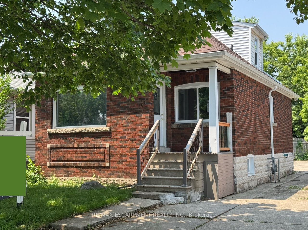 149 Weir St N Property Photo 2