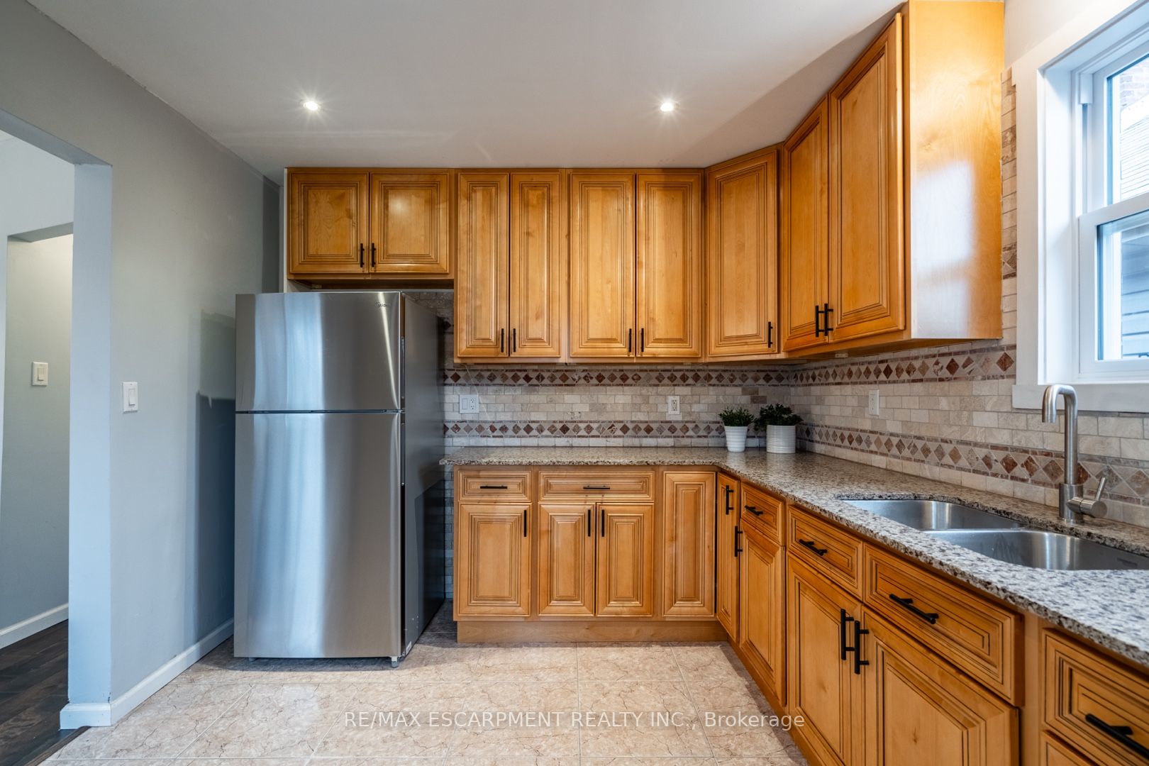 149 Weir St N Property Photo 20