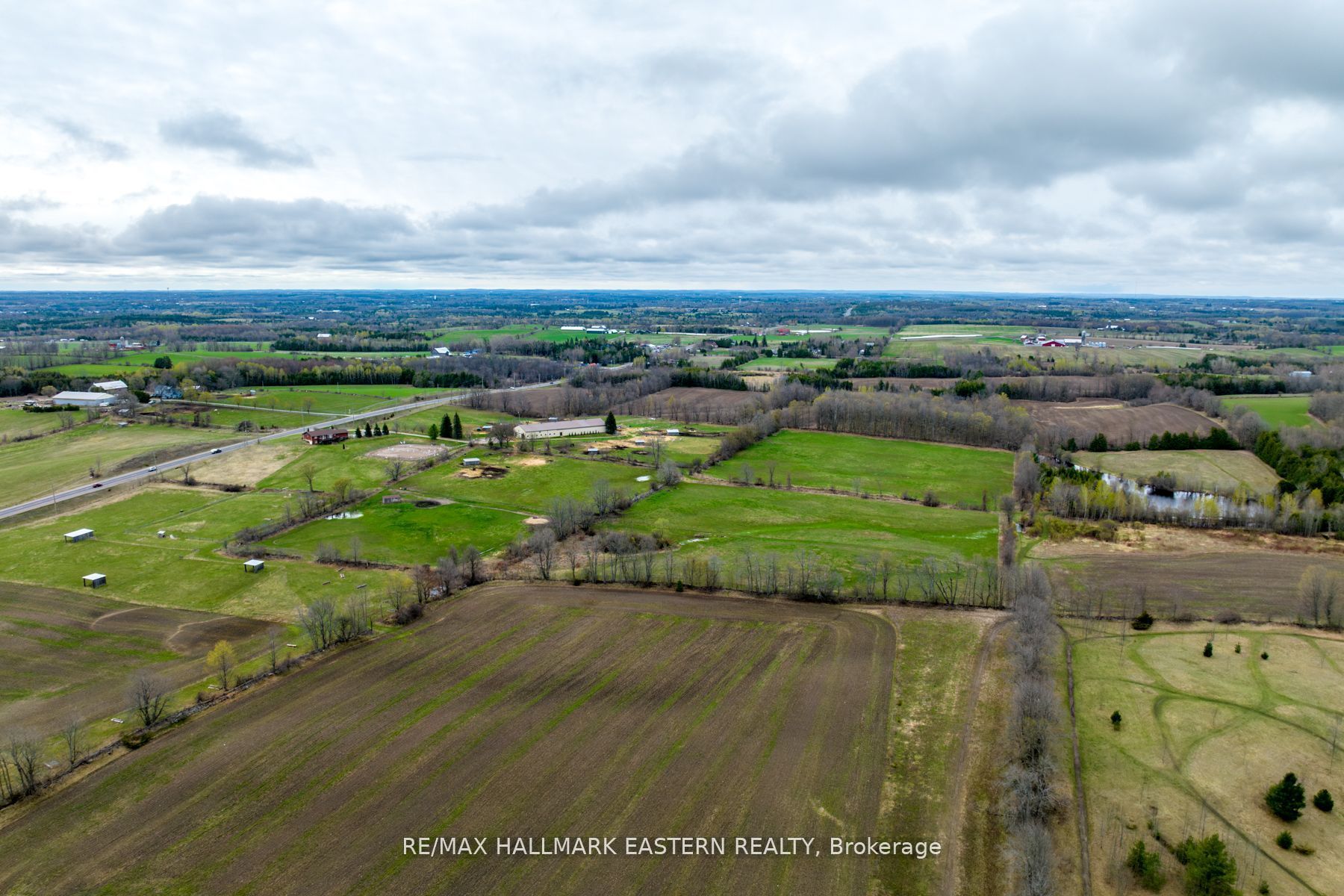 1737 Thirteenth Line Property Photo 2