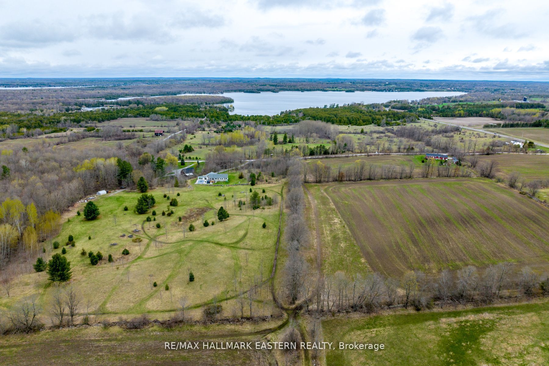1737 Thirteenth Line Property Photo 29