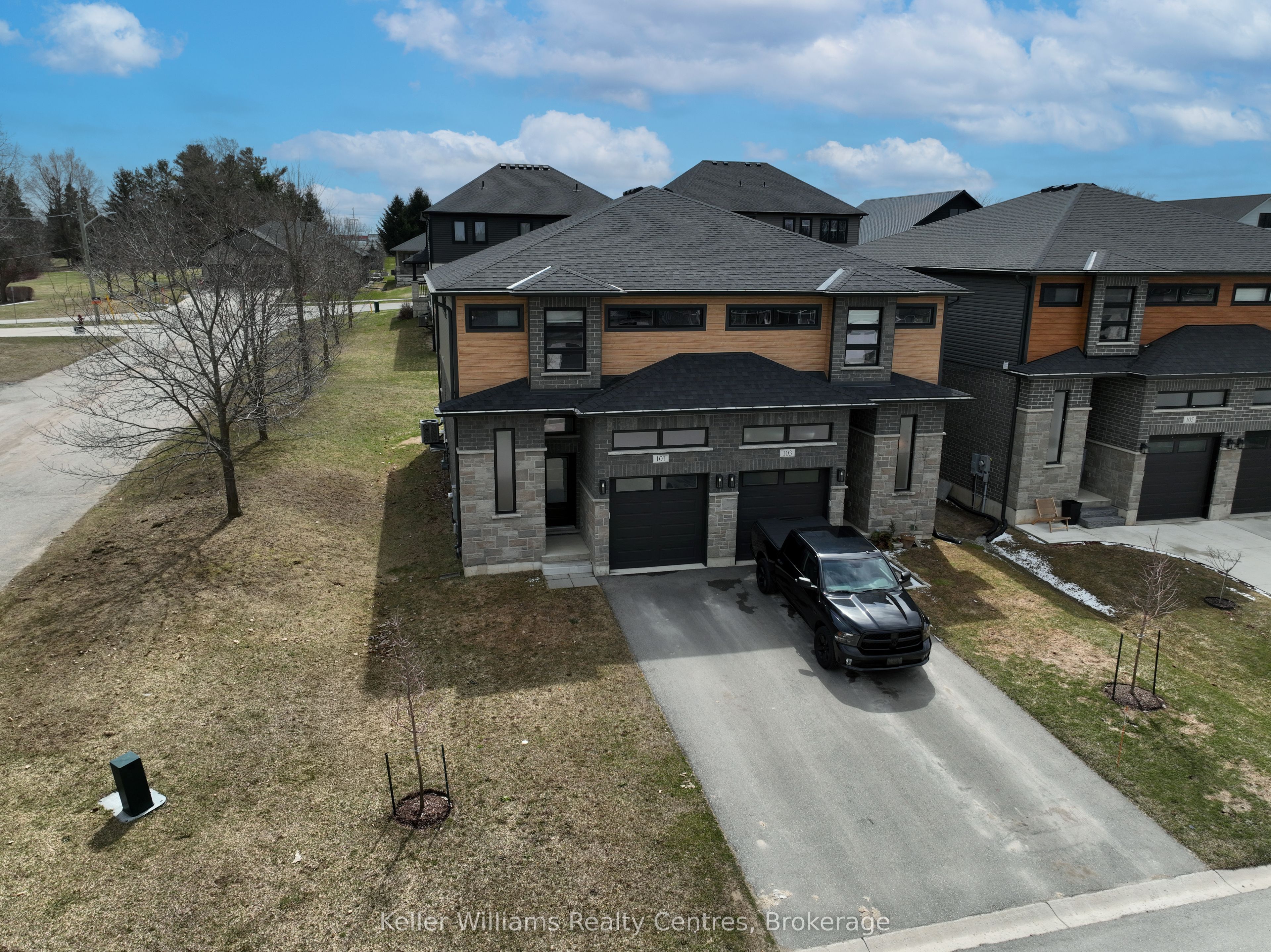 101 3rd St Property Photo
