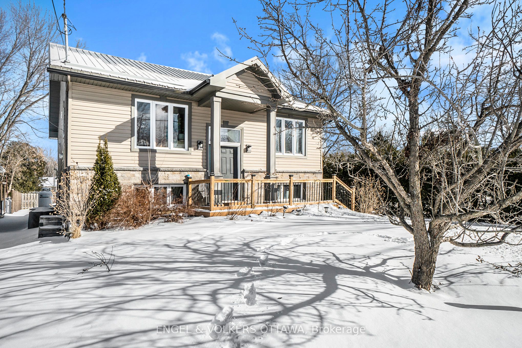 1095 Morin Road Property Photo