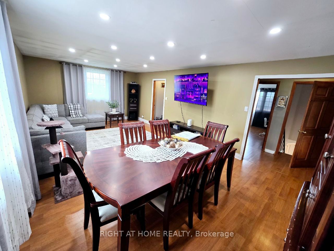 1196 Rainbow Street Property Photo 3