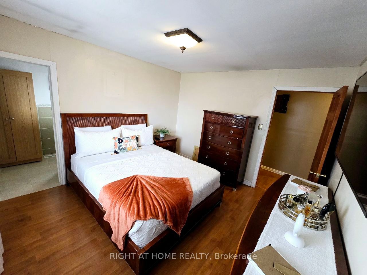 1196 Rainbow Street Property Photo 4
