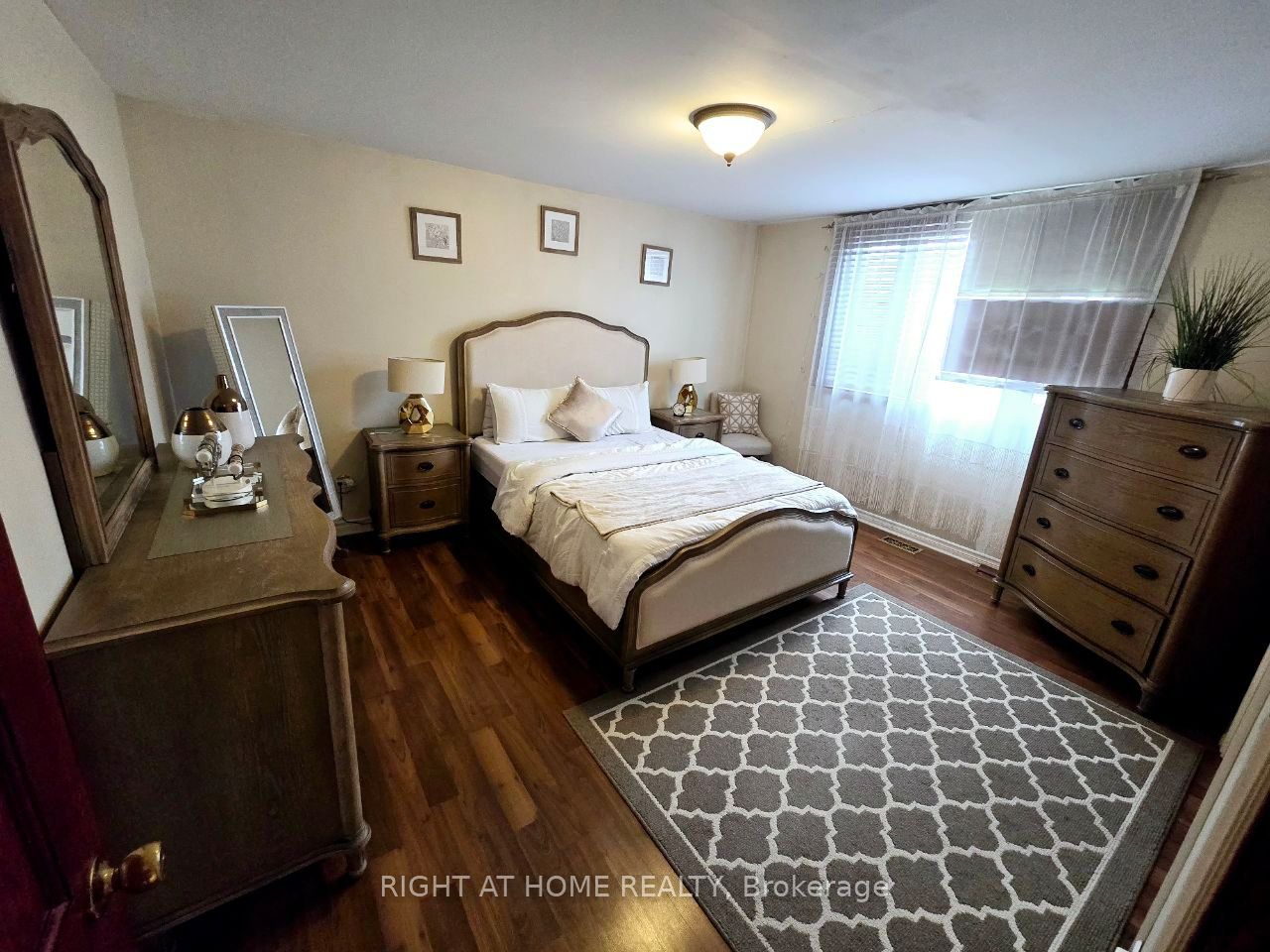 1196 Rainbow Street Property Photo 9