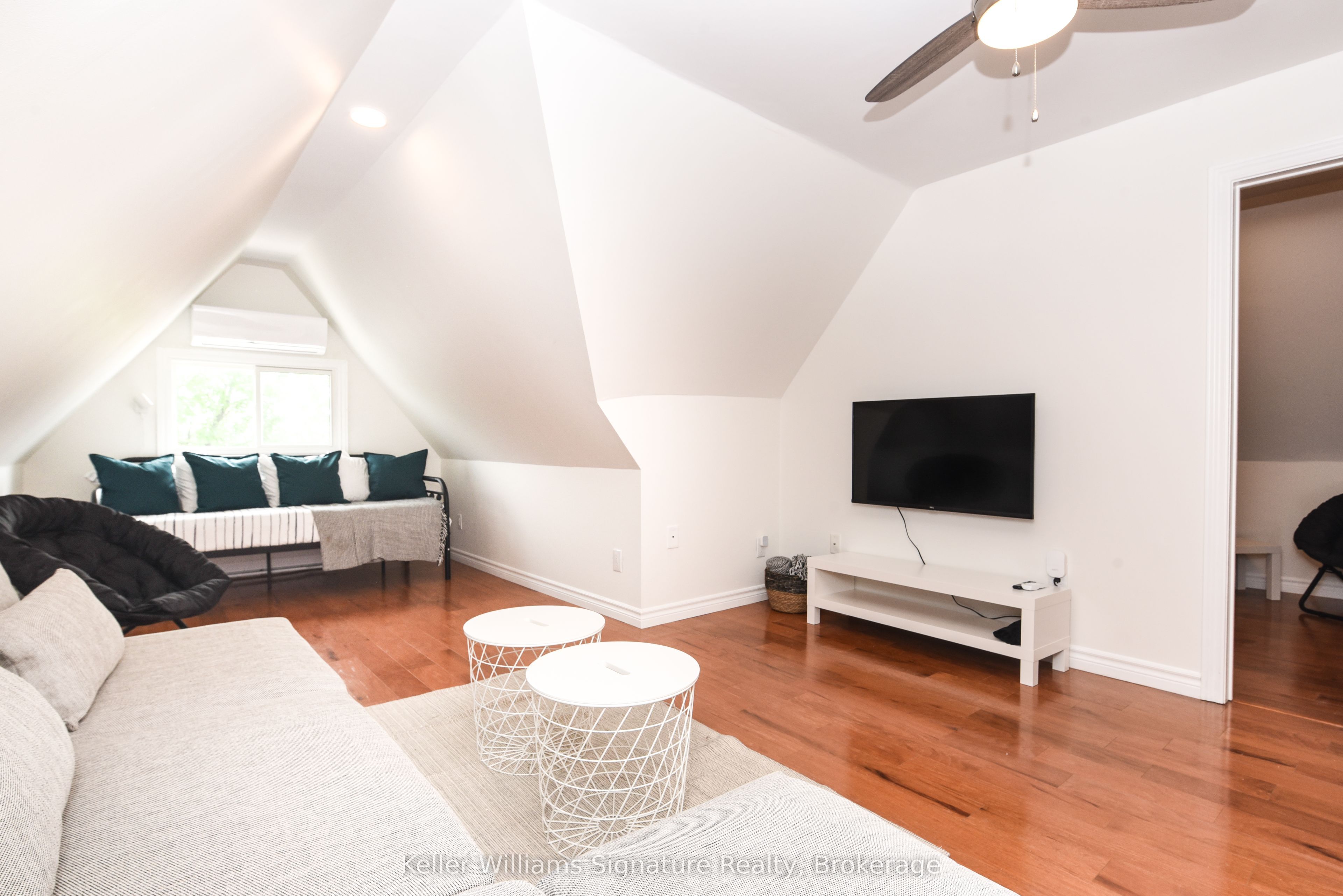 18 Oak Street Property Photo 28