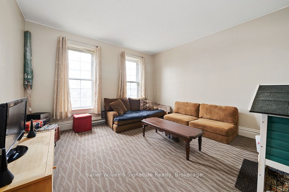18 Oak Street Property Photo 33