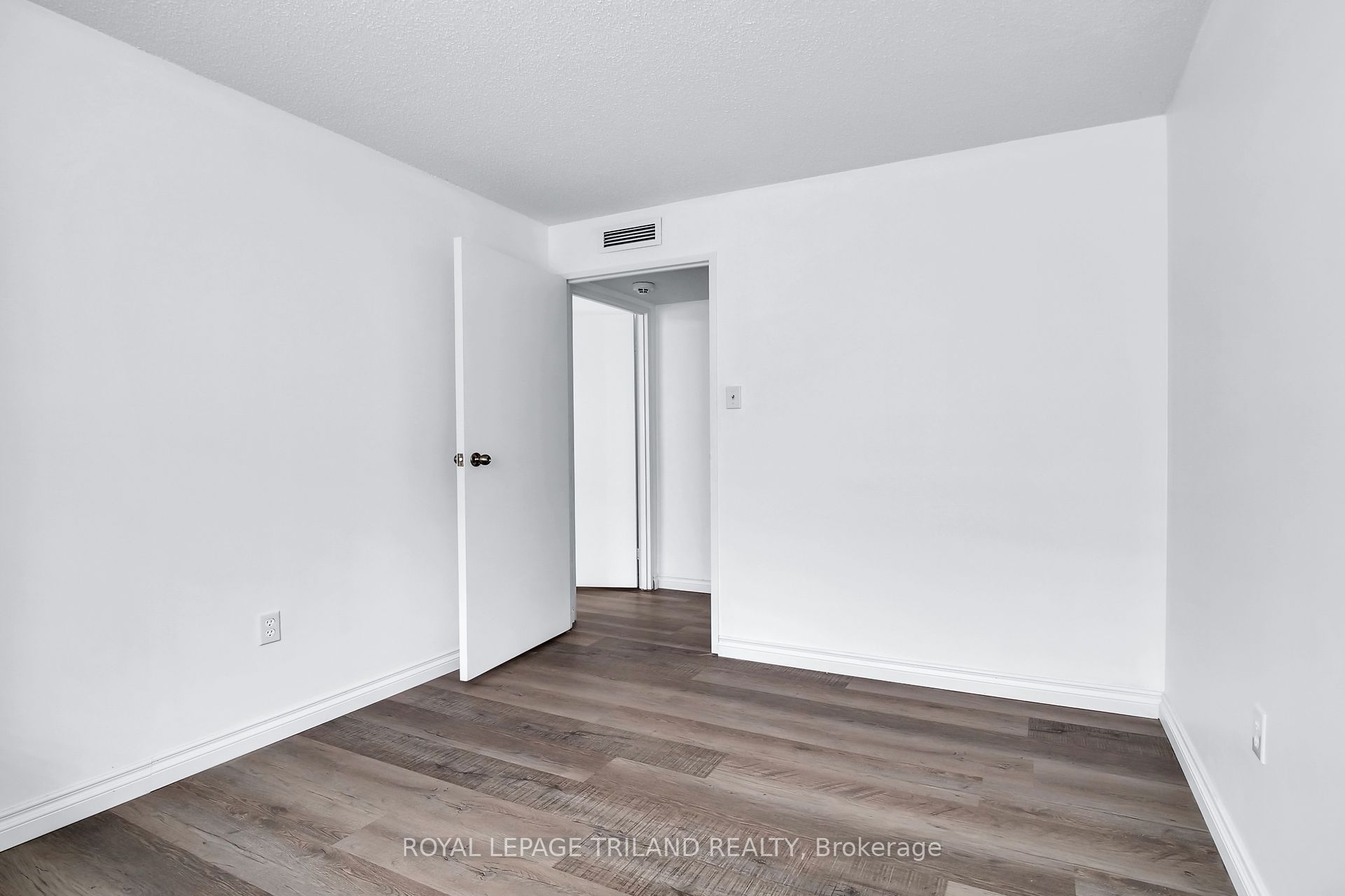 #415 - 521 Riverside Drive Property Photo 17