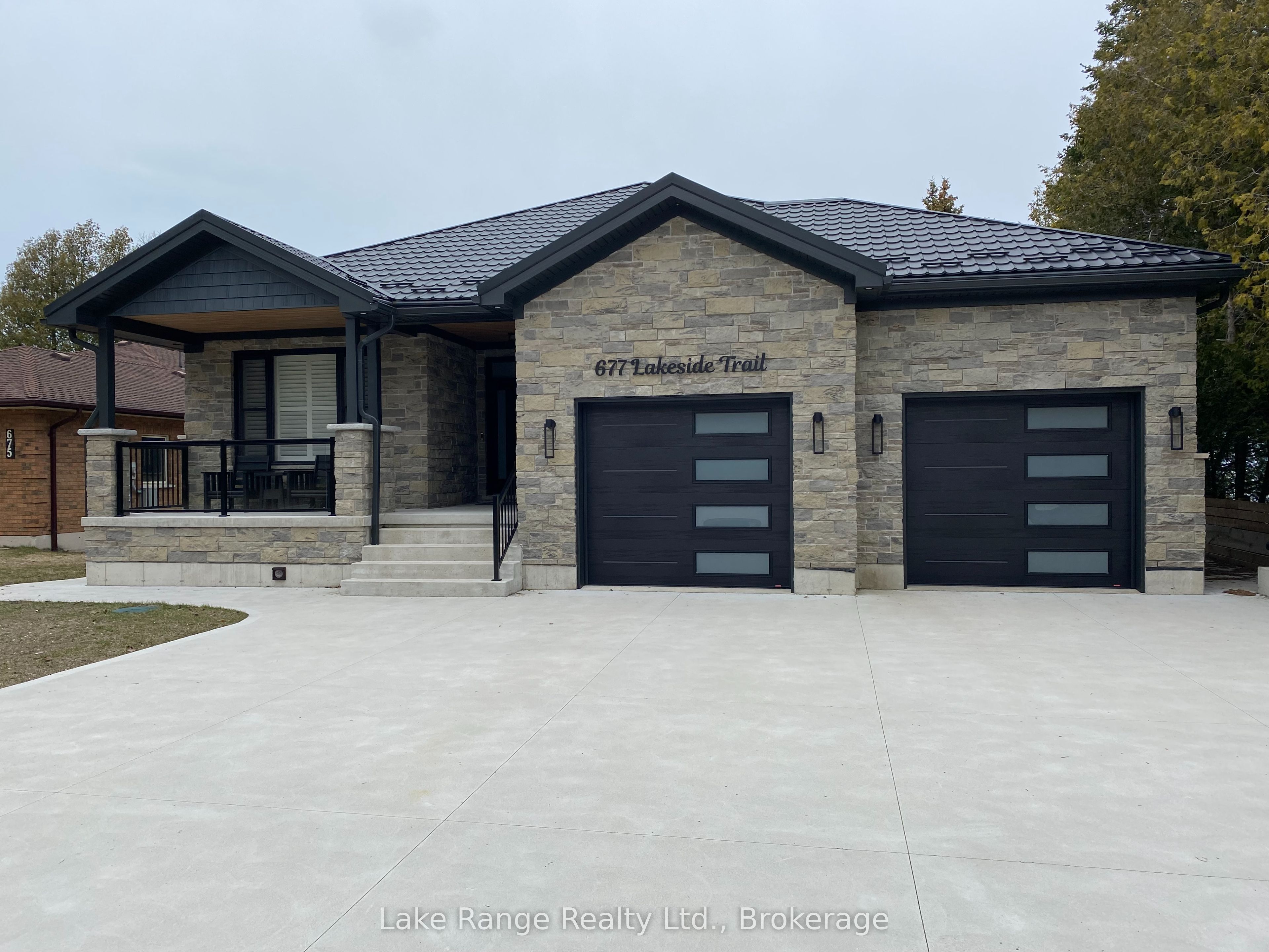 677 Lakeside Trl Property Photo