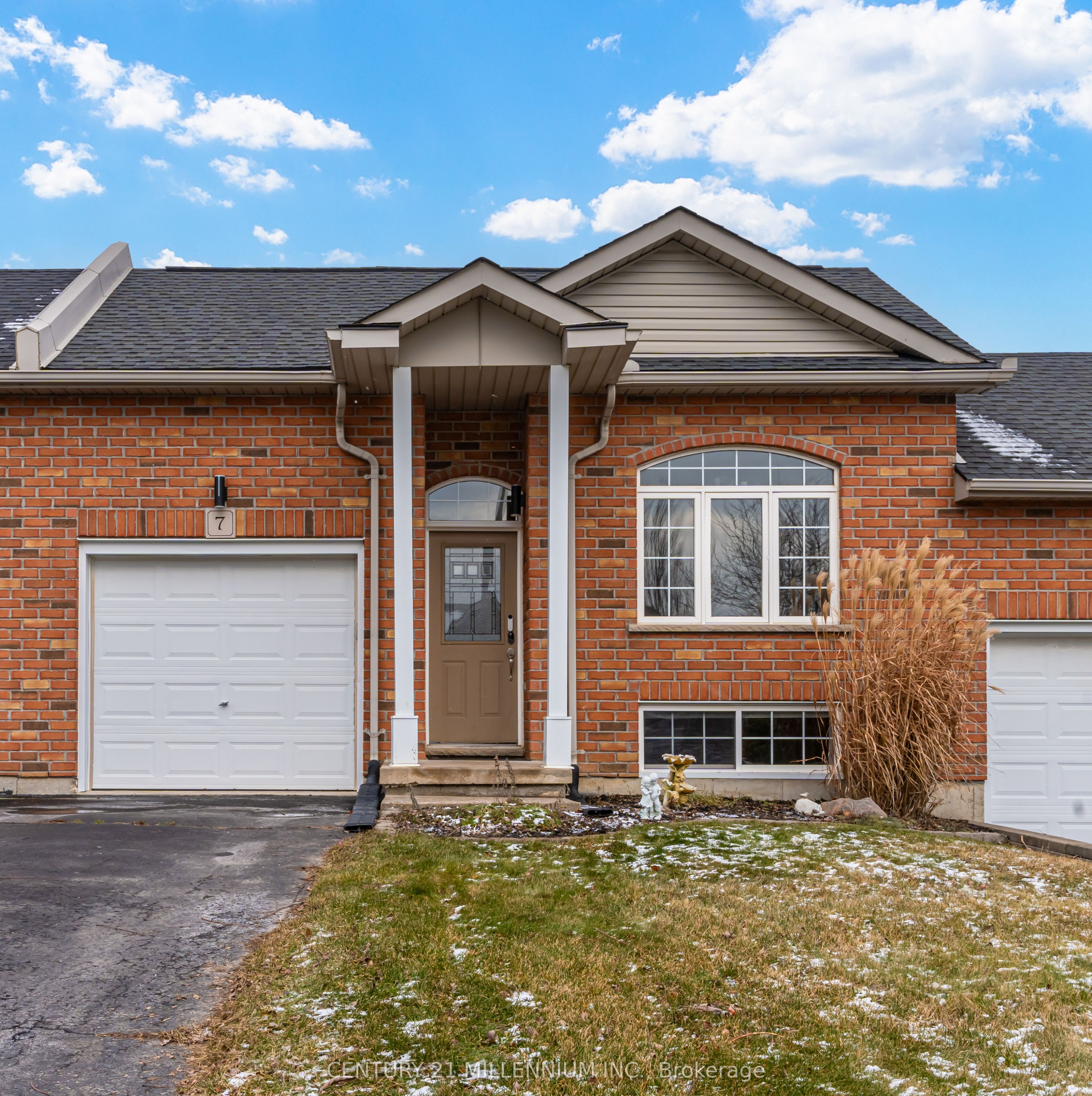 7 Millcroft Drive Property Photo 1