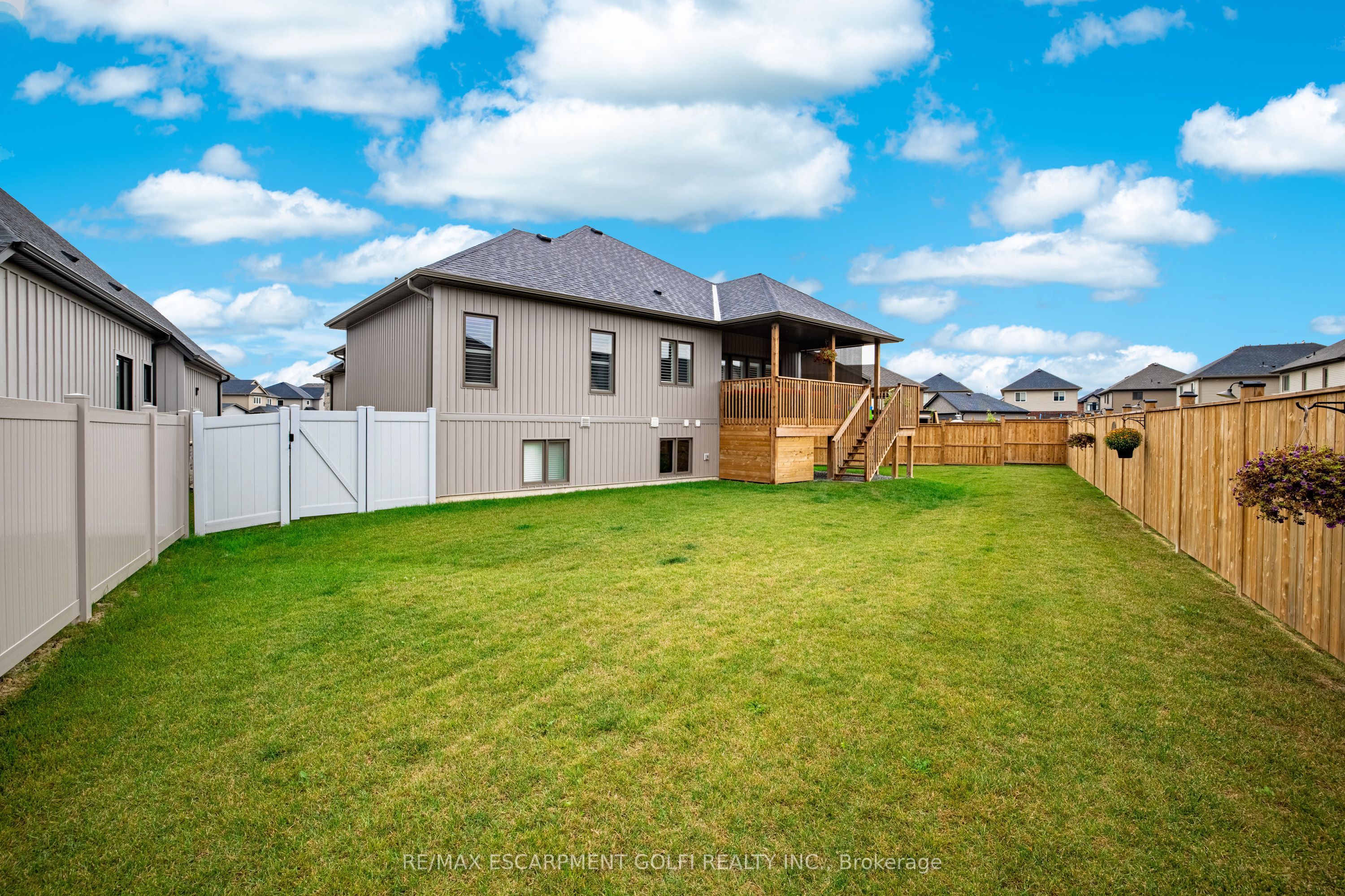 3 Delicious Court Property Photo 5