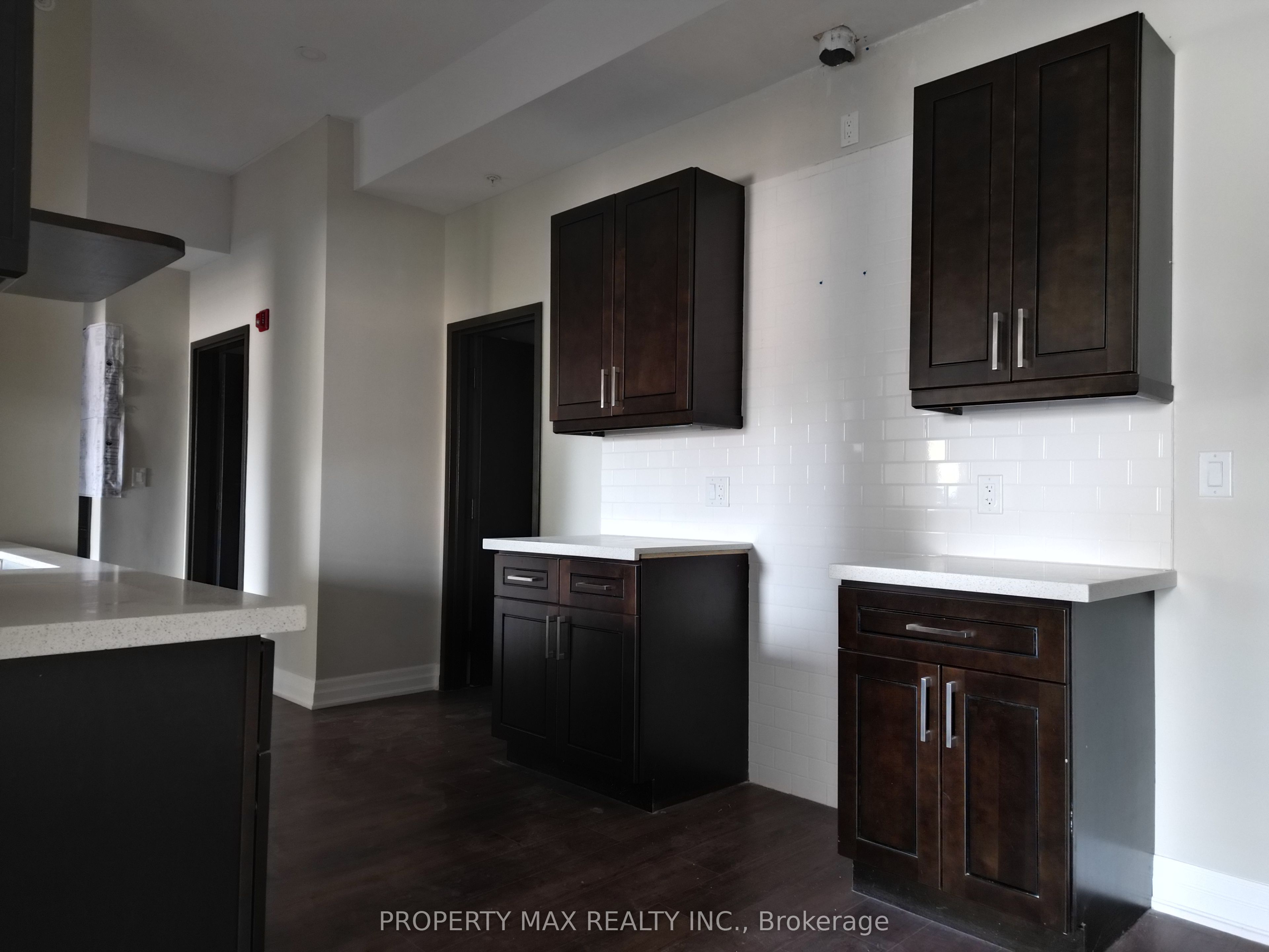 1061 Richmond Street Property Photo 9
