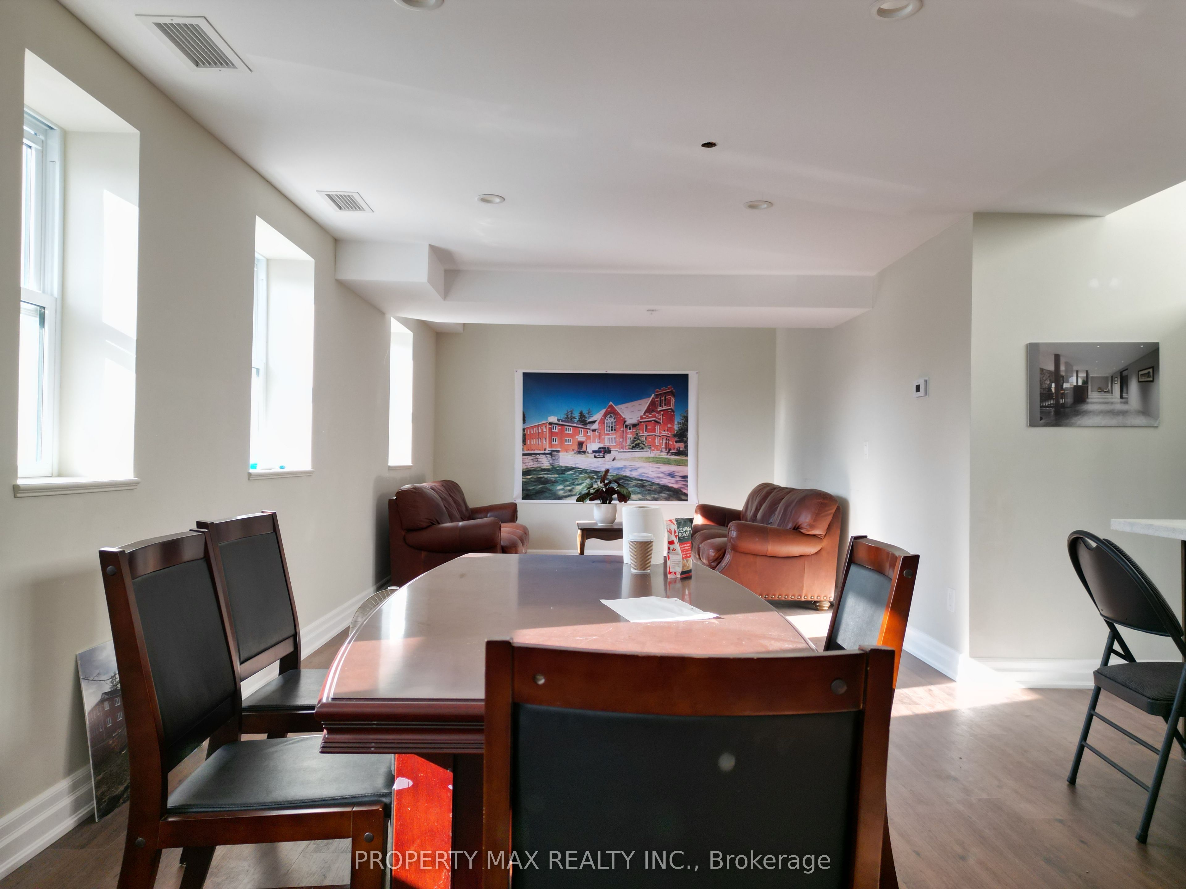 1061 Richmond Street Property Photo 10