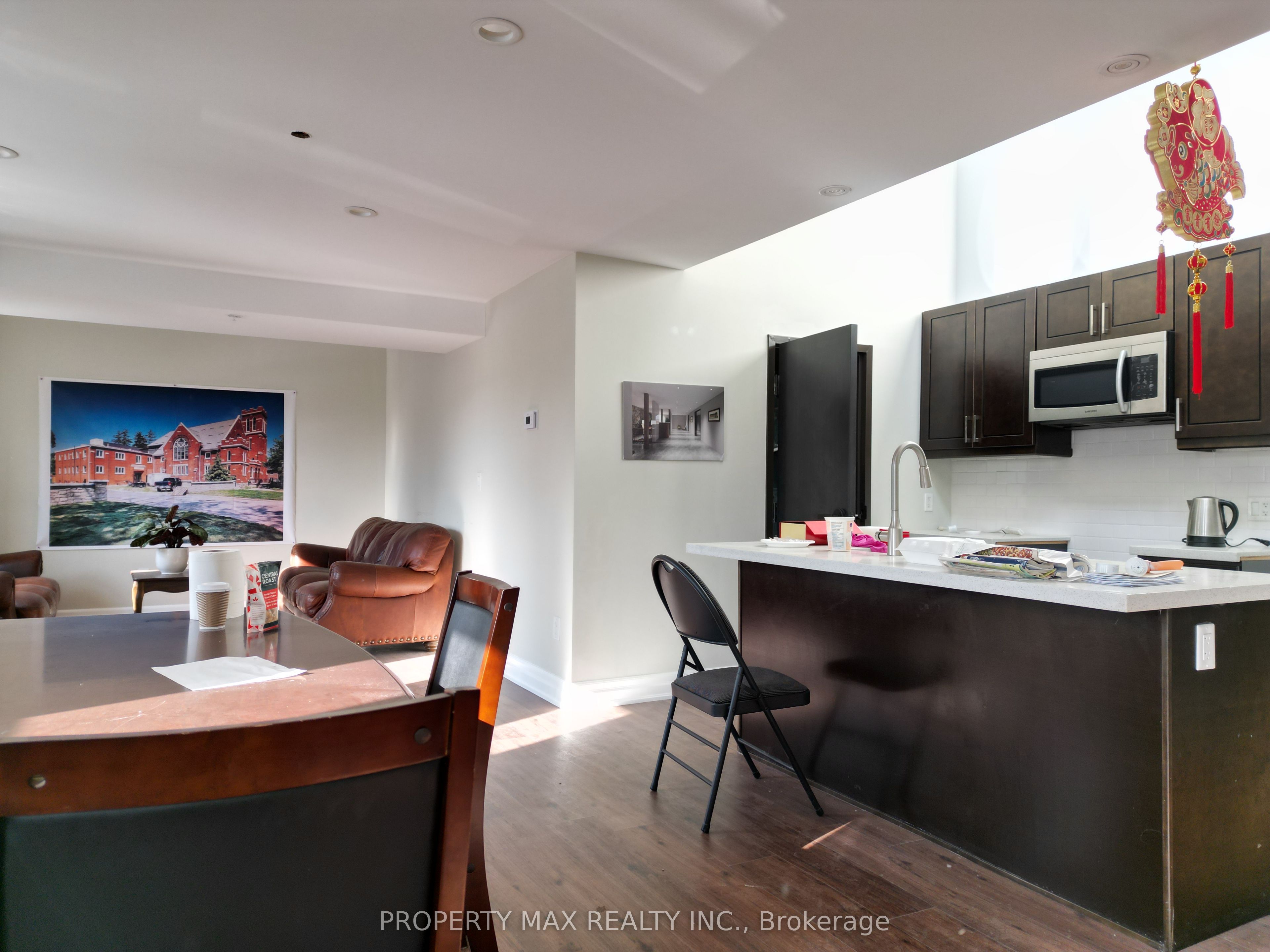1061 Richmond Street Property Photo 11