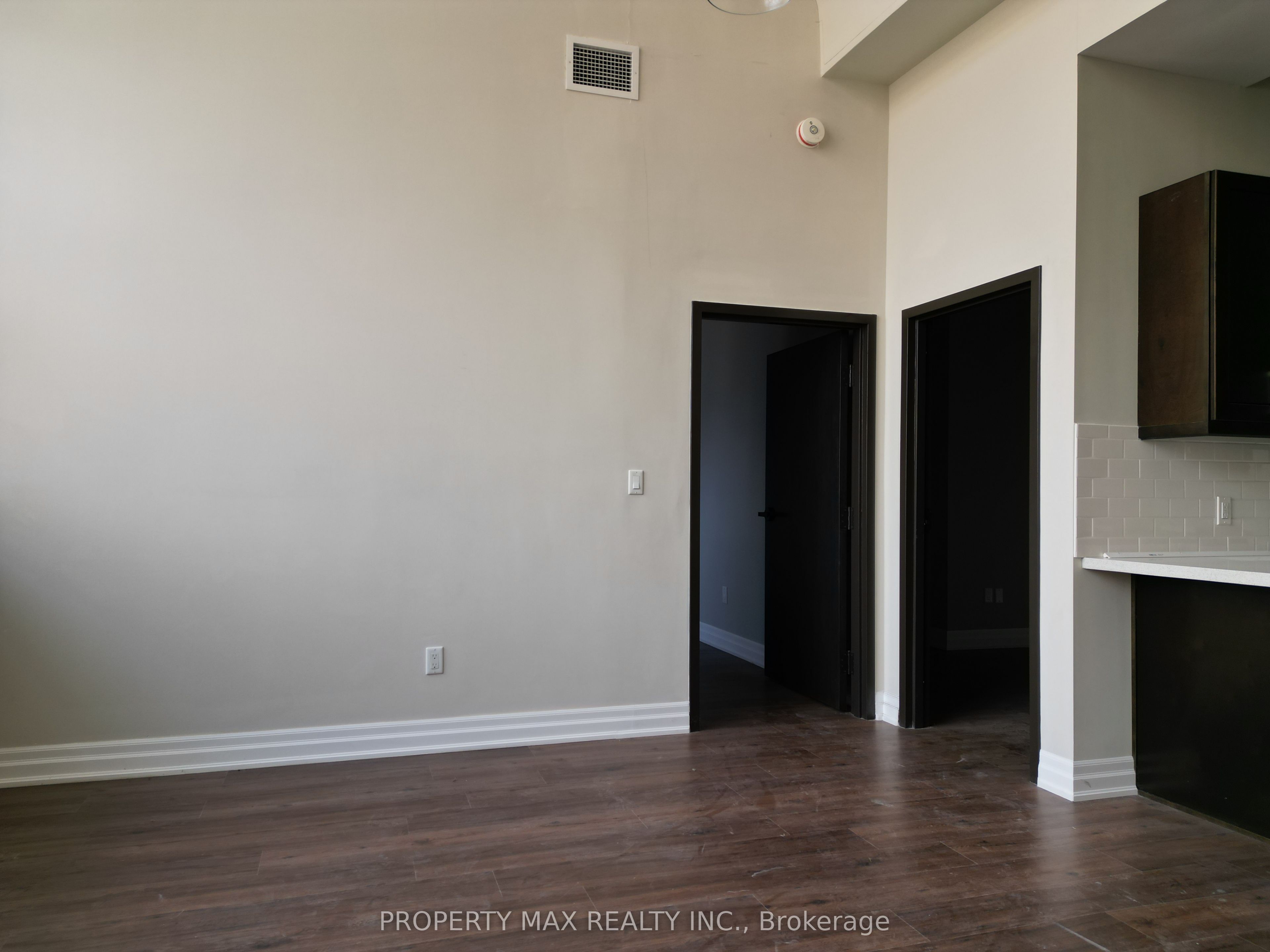 1061 Richmond Street Property Photo 14