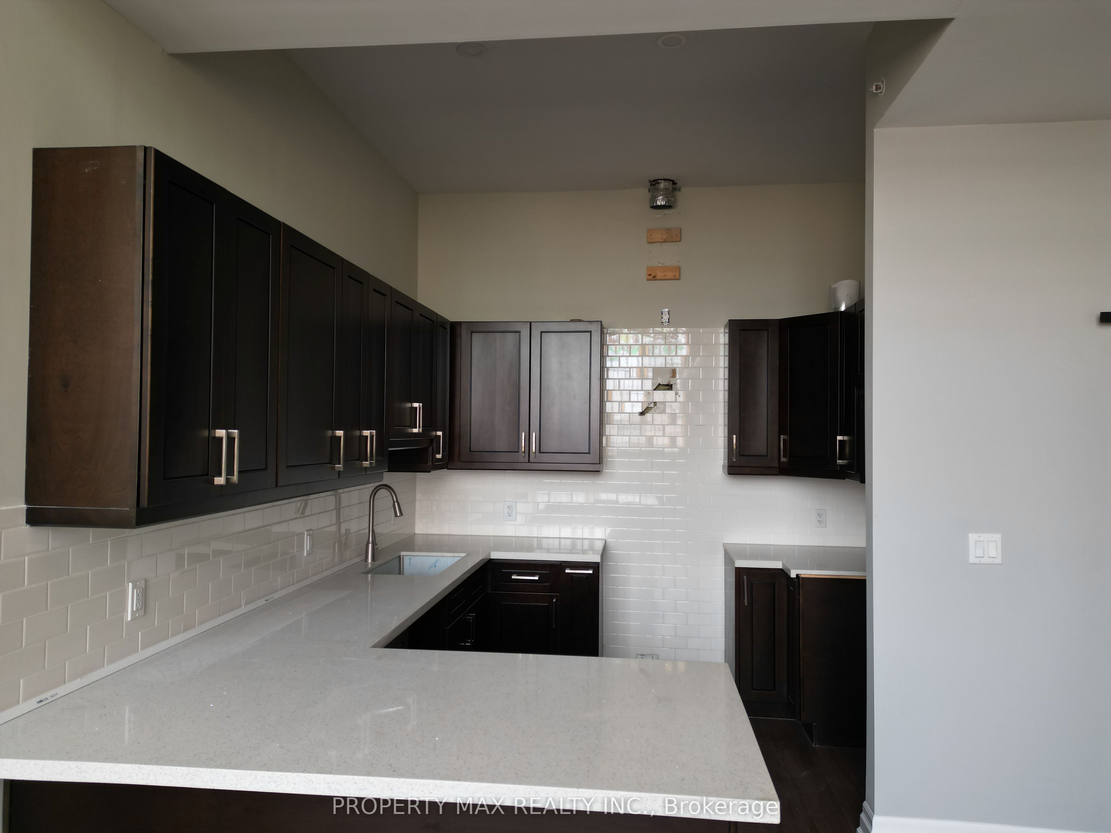 1061 Richmond Street Property Photo 15