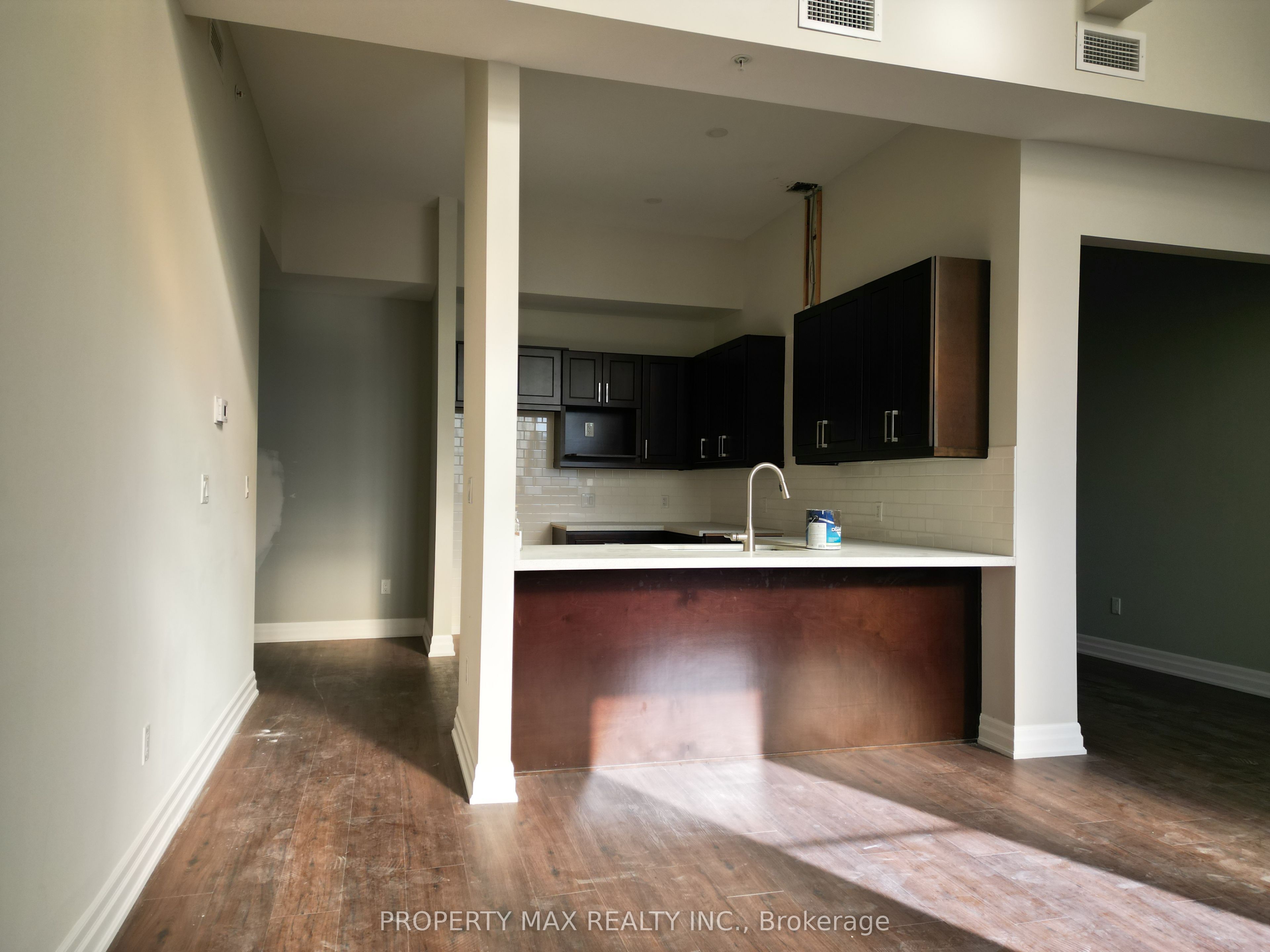 1061 Richmond Street Property Photo 19