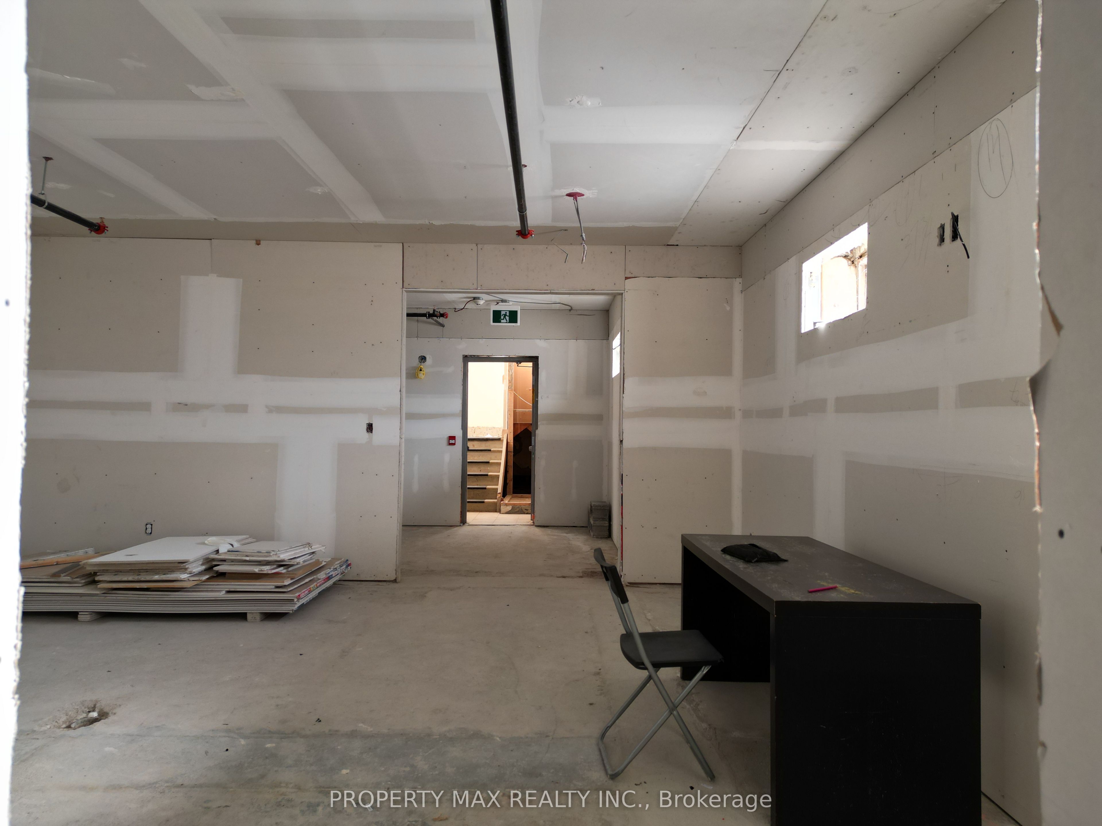 1061 Richmond Street Property Photo 26