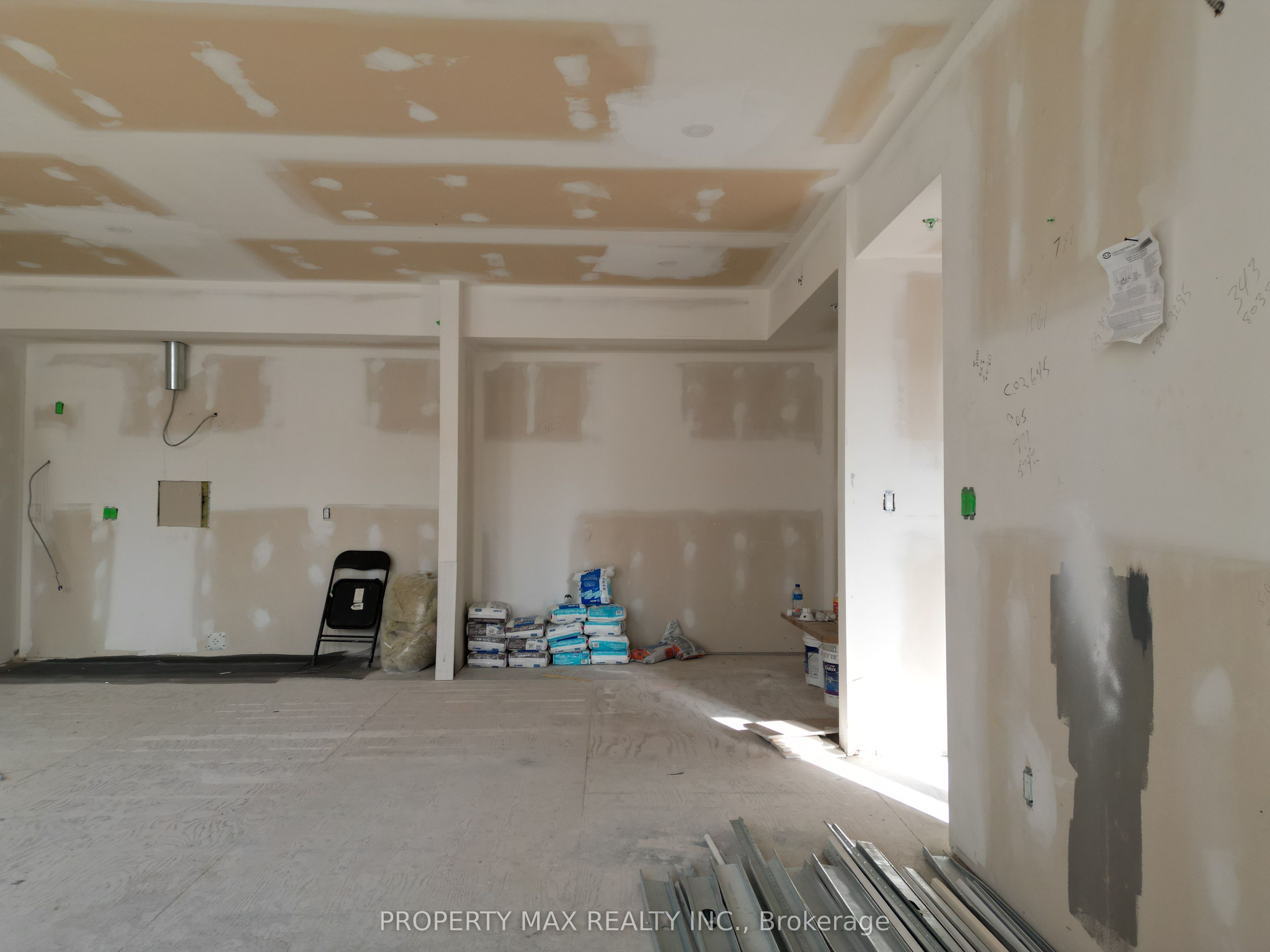 1061 Richmond Street Property Photo 33
