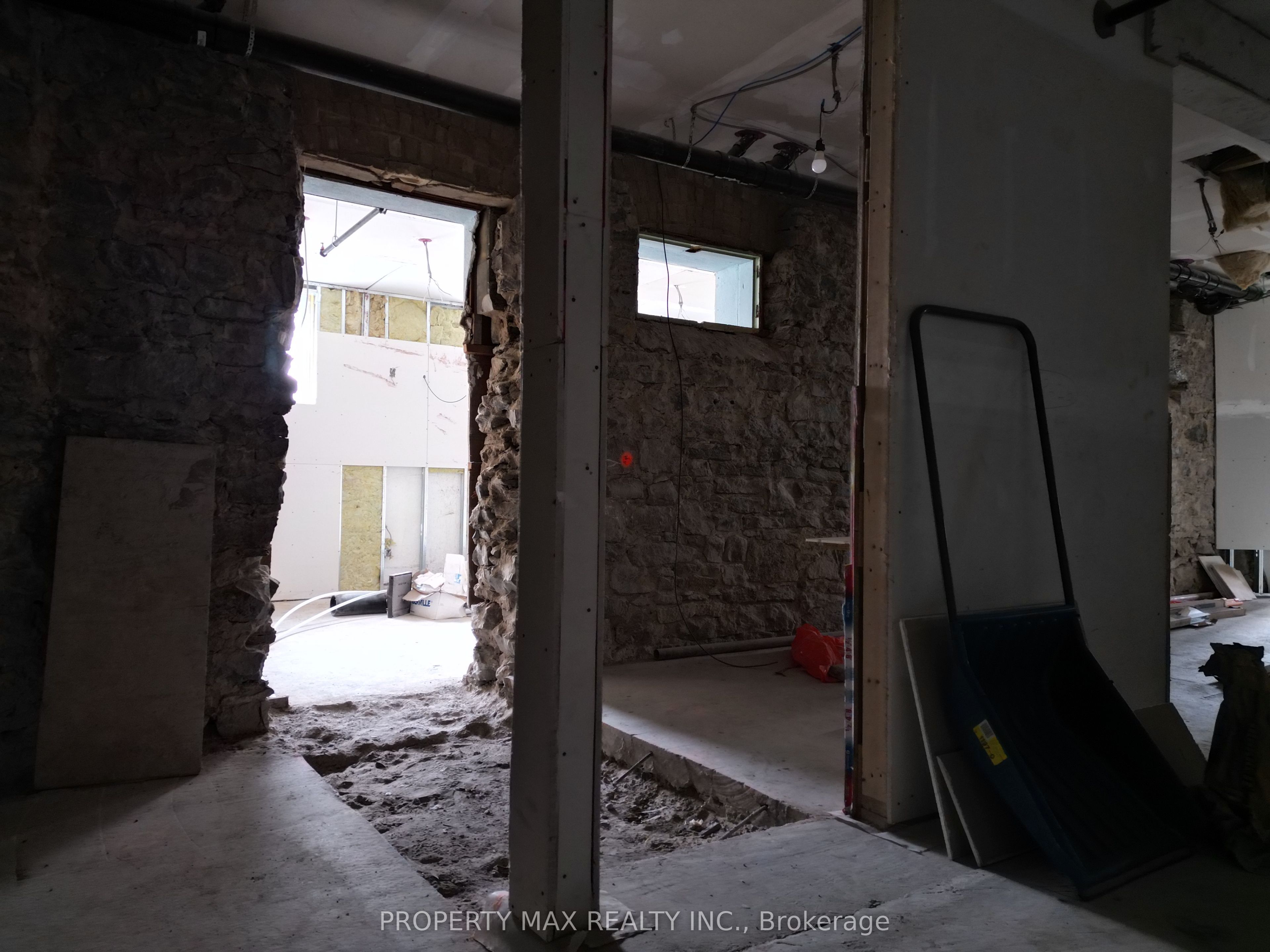 1061 Richmond Street Property Photo 35