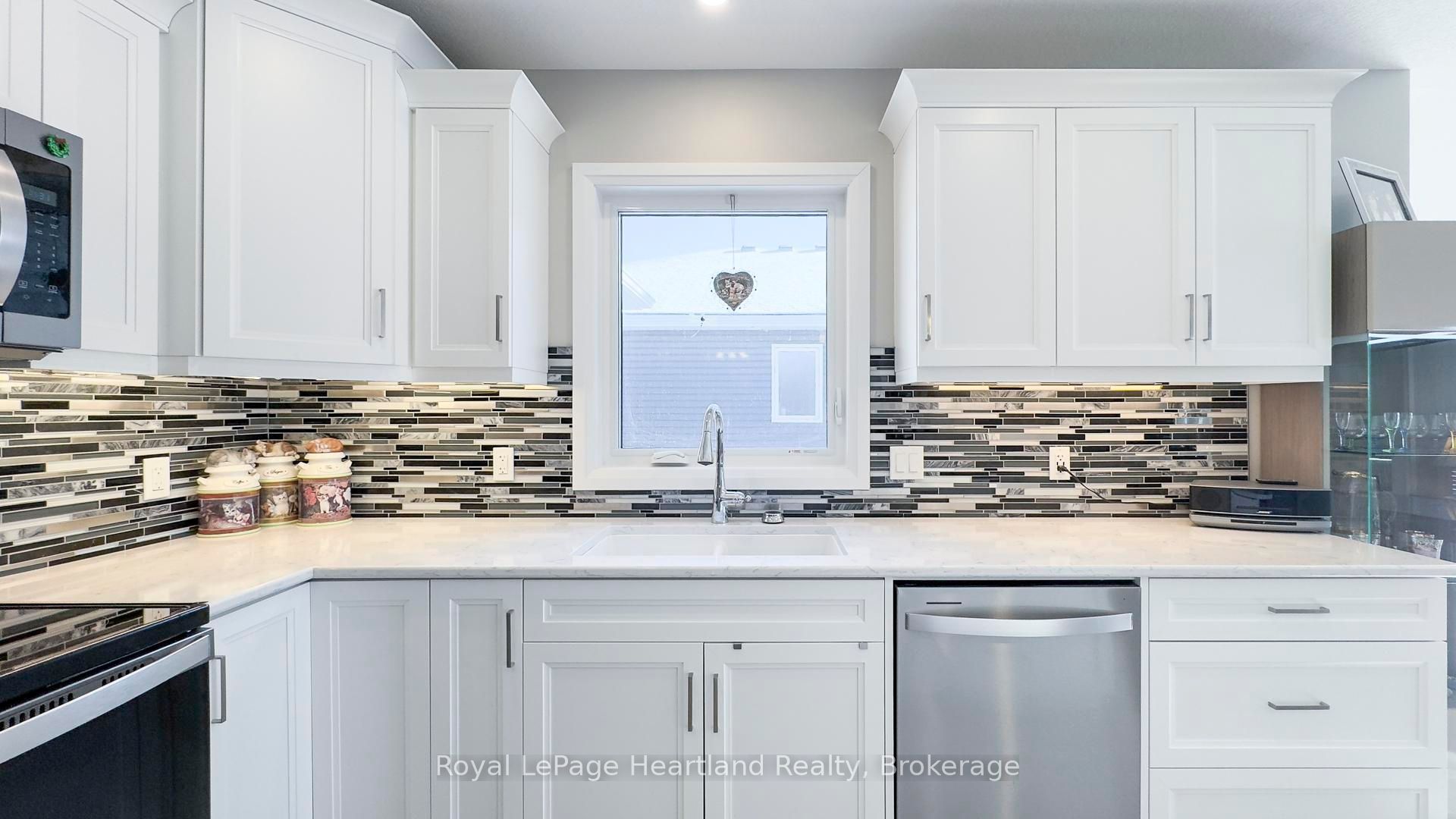 273 Lake Breeze Drive Property Photo 12