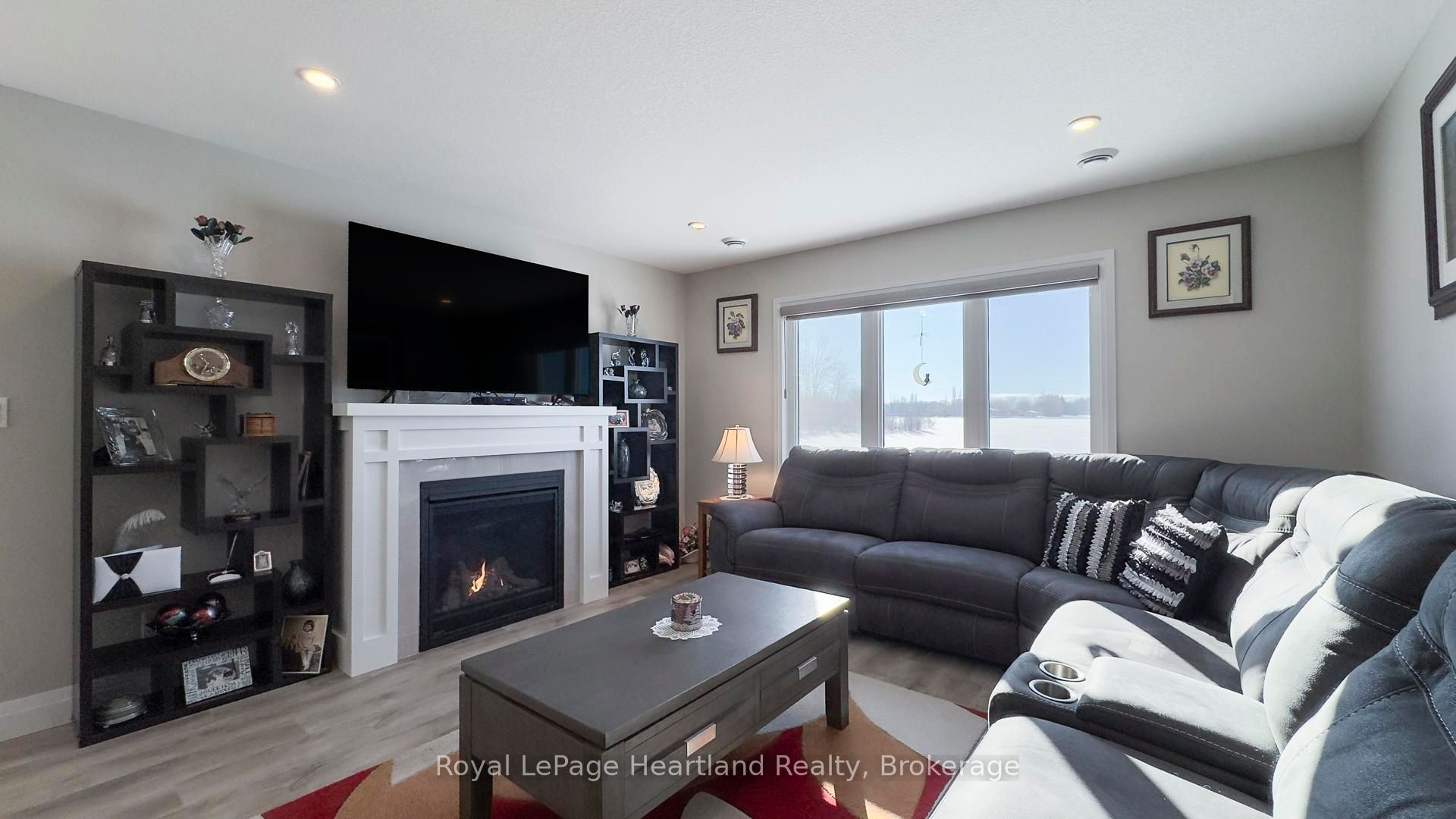 273 Lake Breeze Drive Property Photo 15