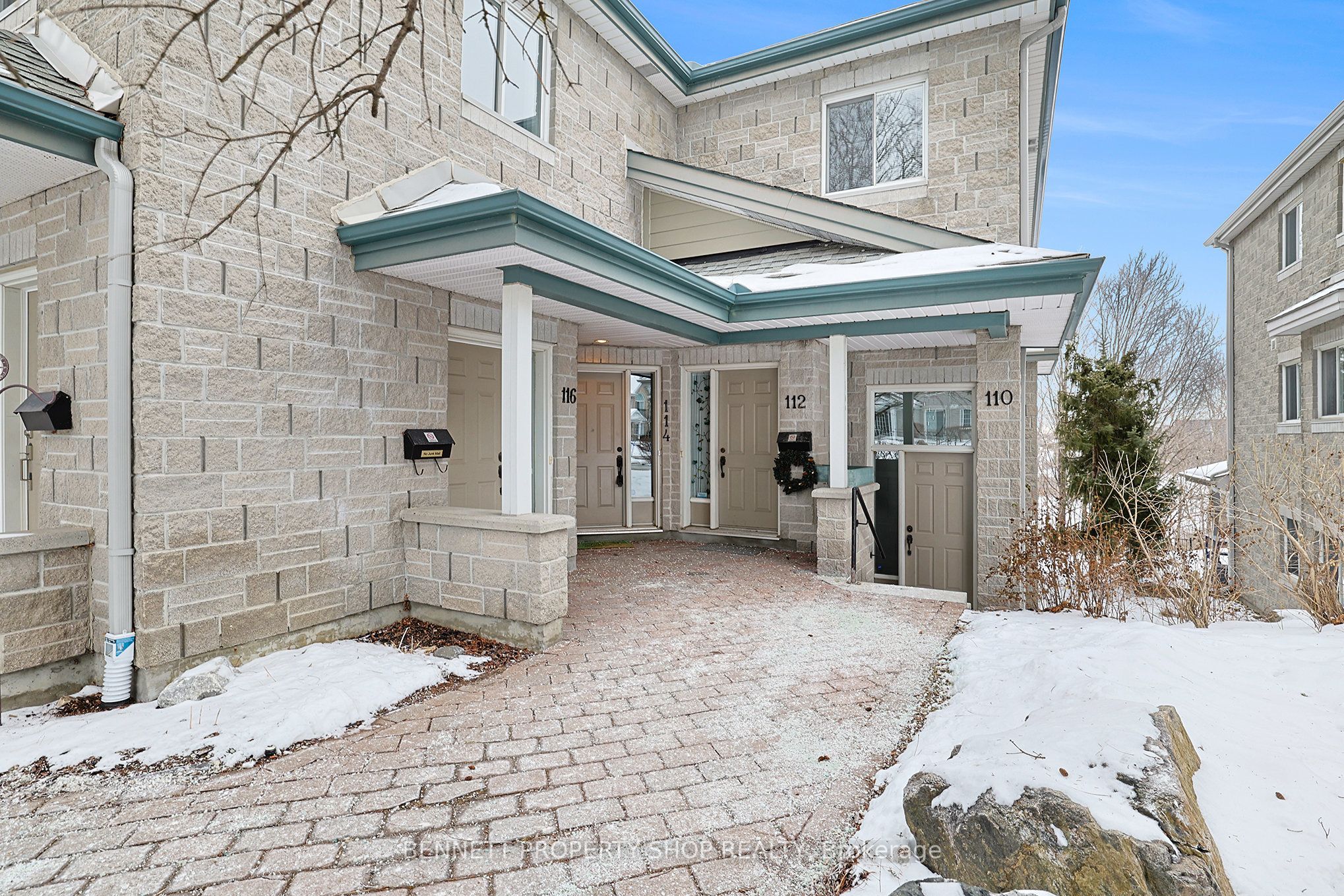 114 Robson Court Property Photo 2