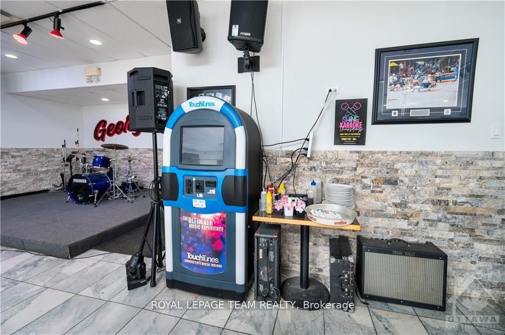 2858 Munster Road Property Photo 13