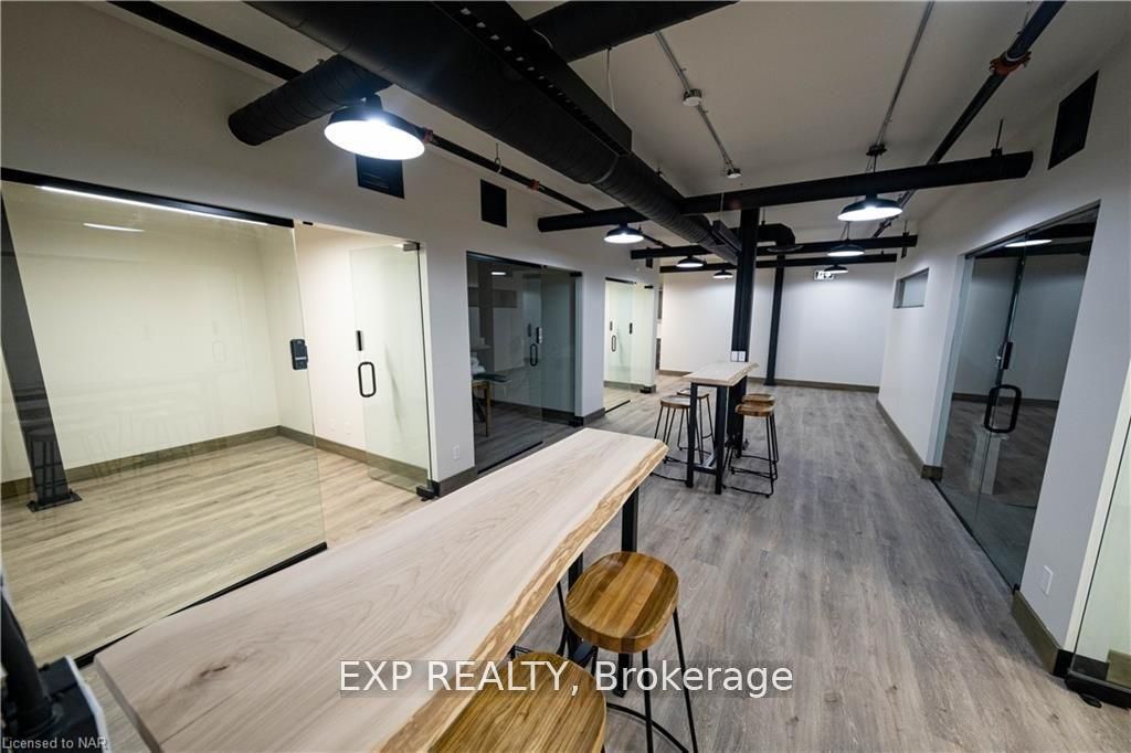 4635 Queen Street Property Photo 2
