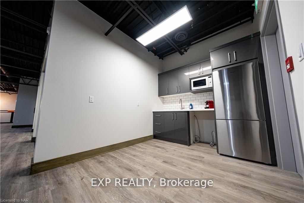 4635 Queen Street Property Photo 6