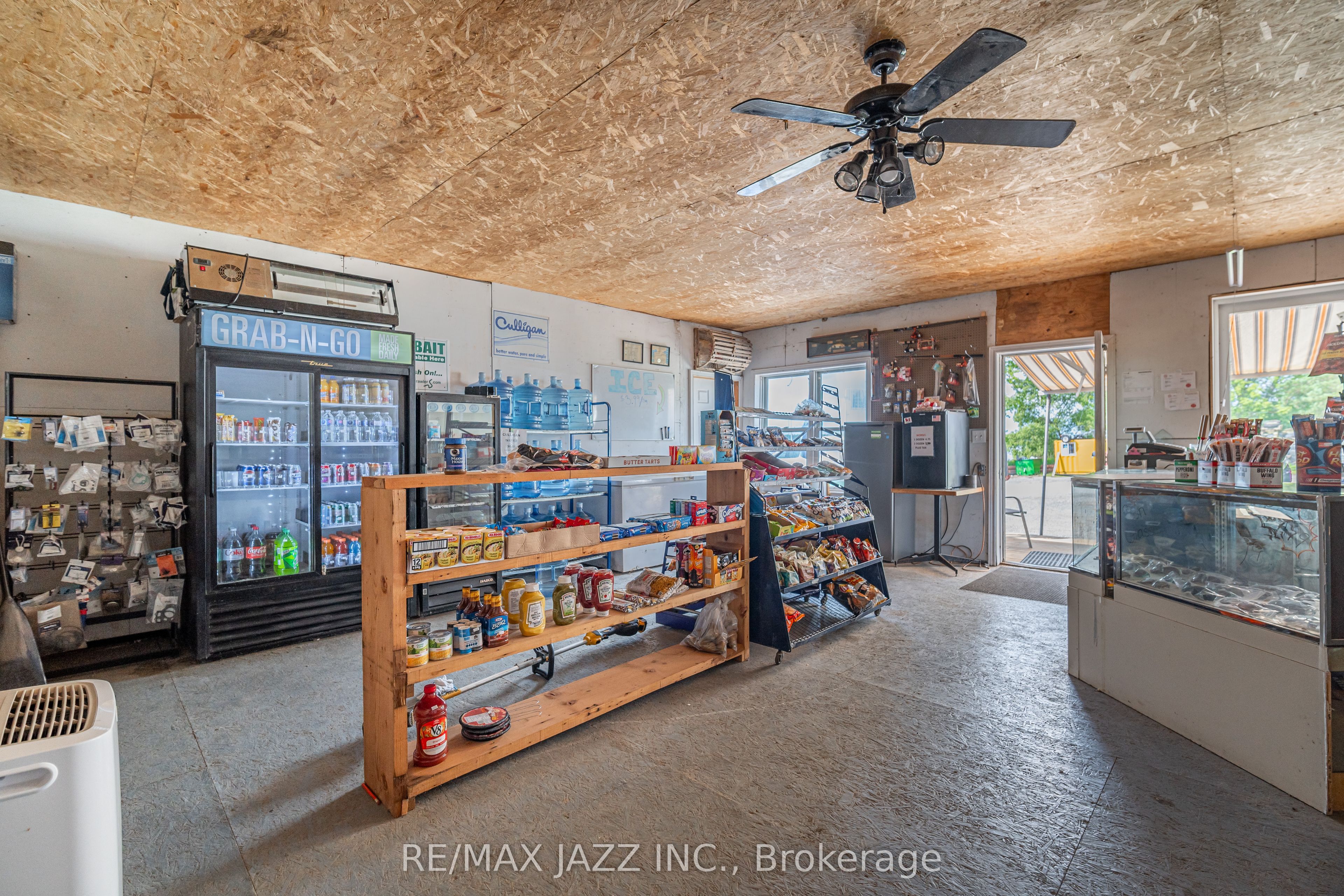 1087 Islandview Drive Property Photo 4