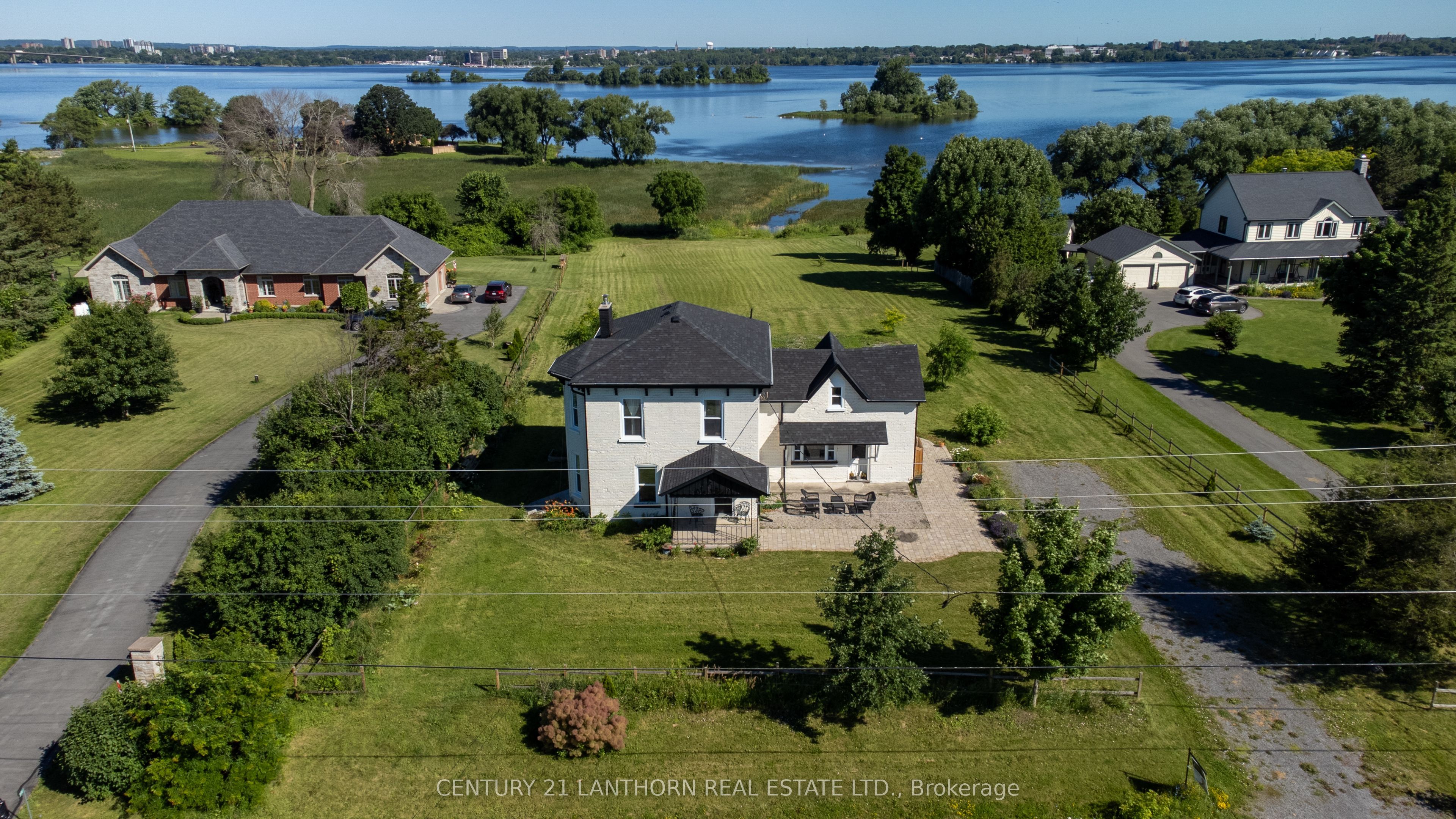 395 Massassauga Road Property Photo 1