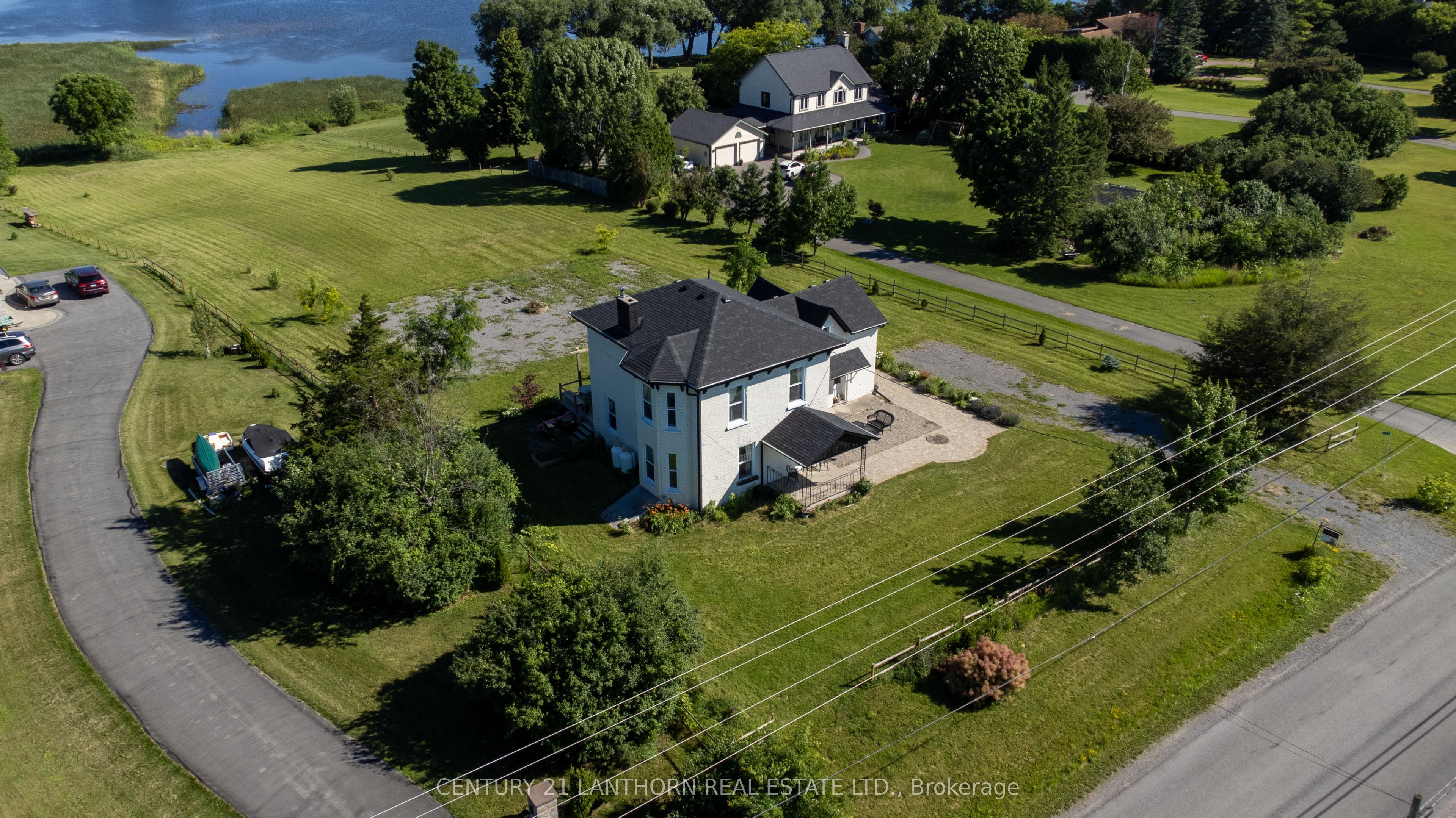 395 Massassauga Road Property Photo 2
