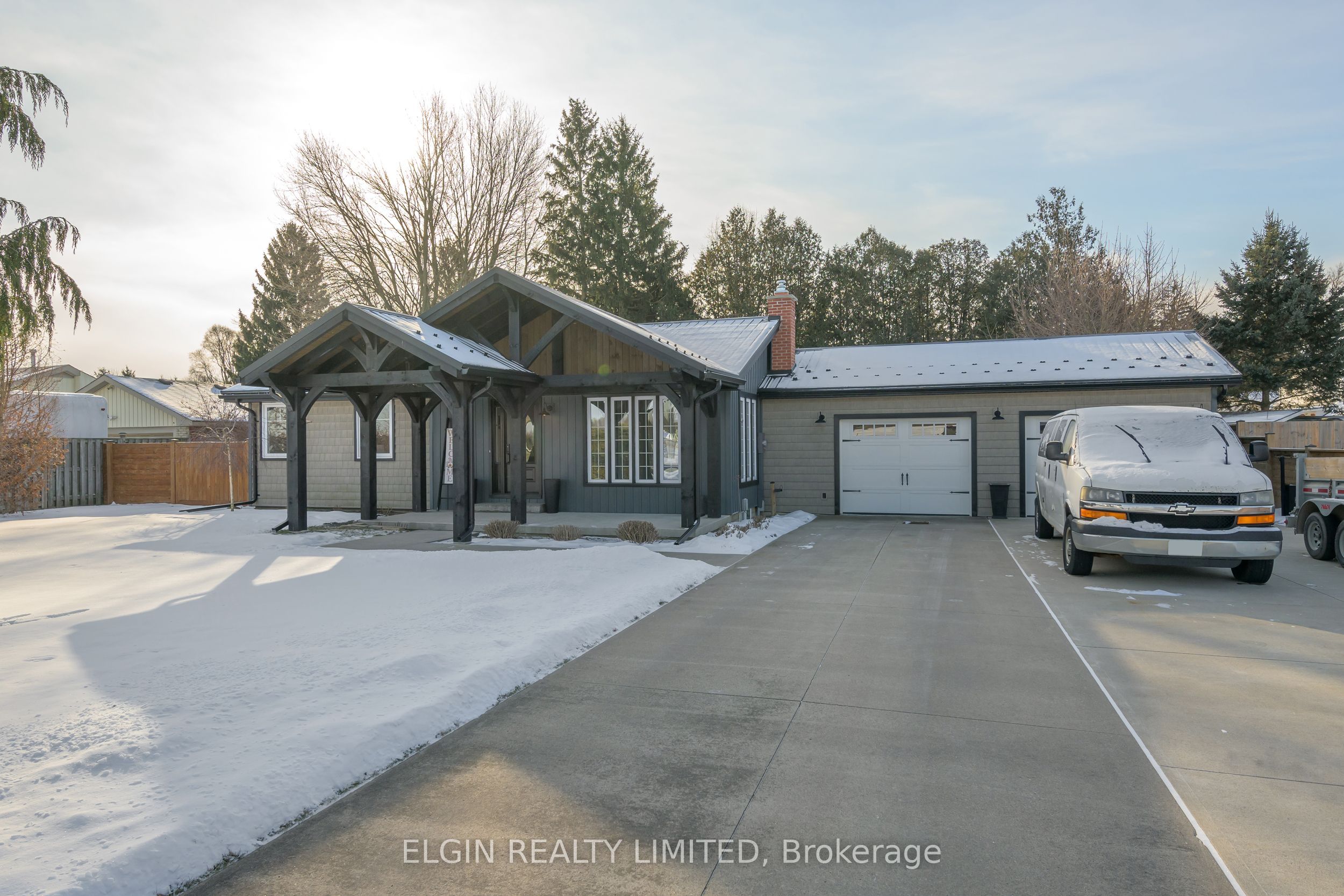 42641 Southdale Line Property Photo