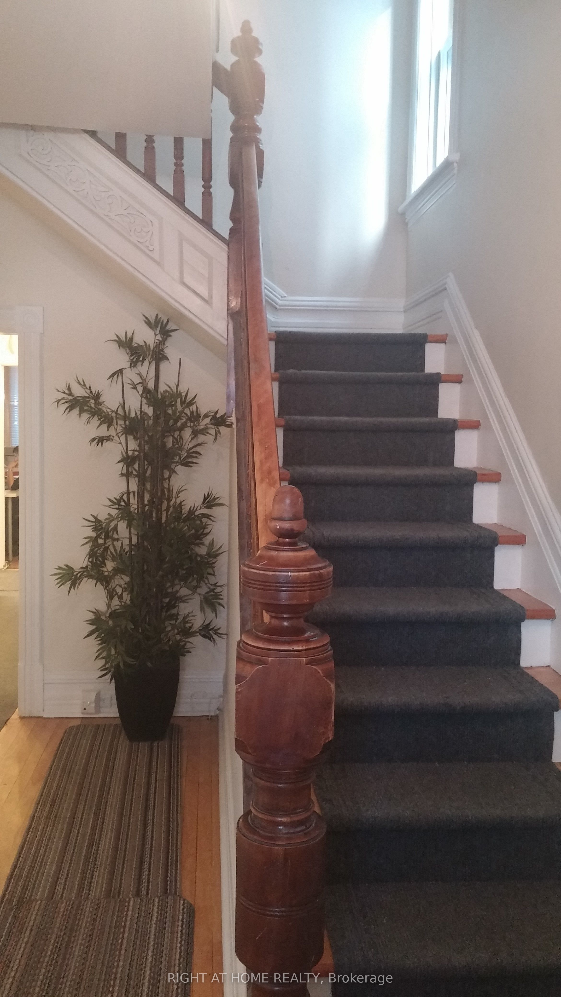 220 Lyon St N Property Photo 2