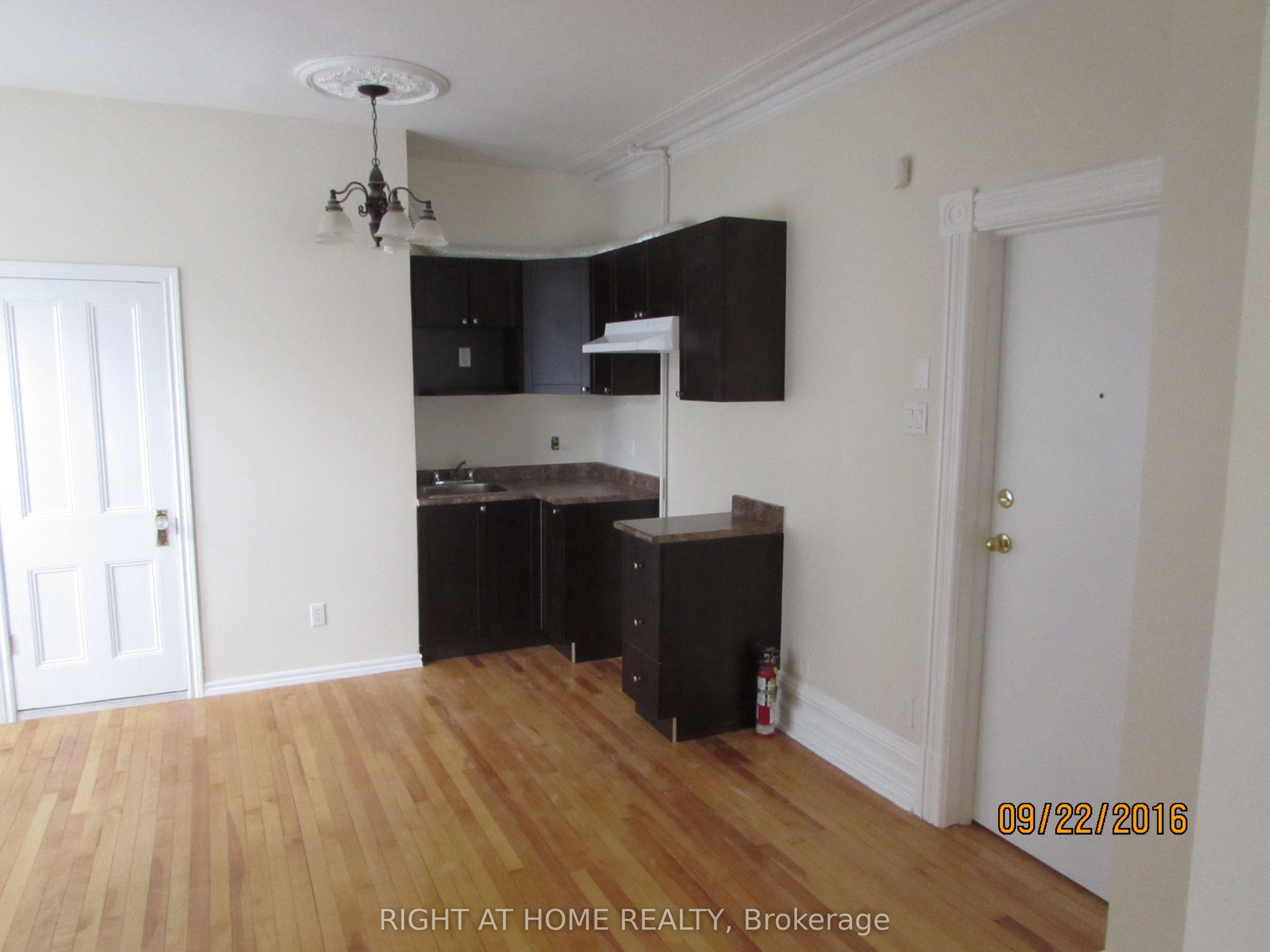 220 Lyon St N Property Photo 3