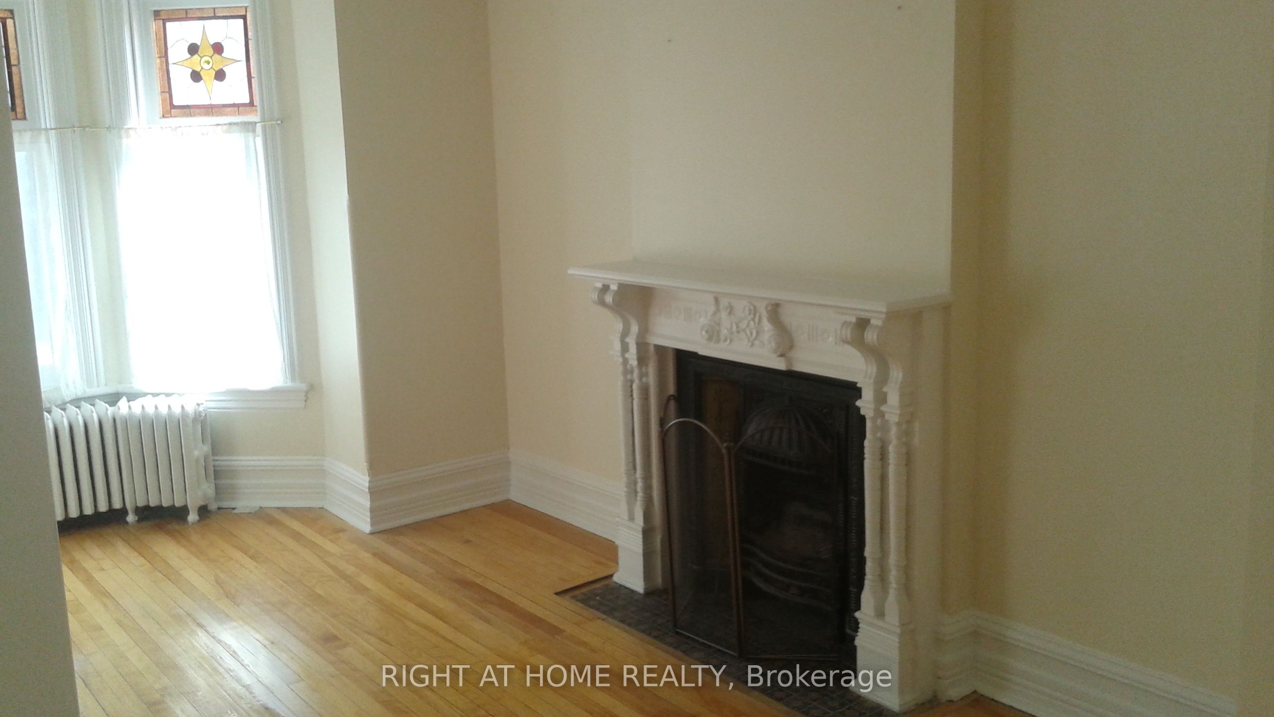 220 Lyon St N Property Photo 5