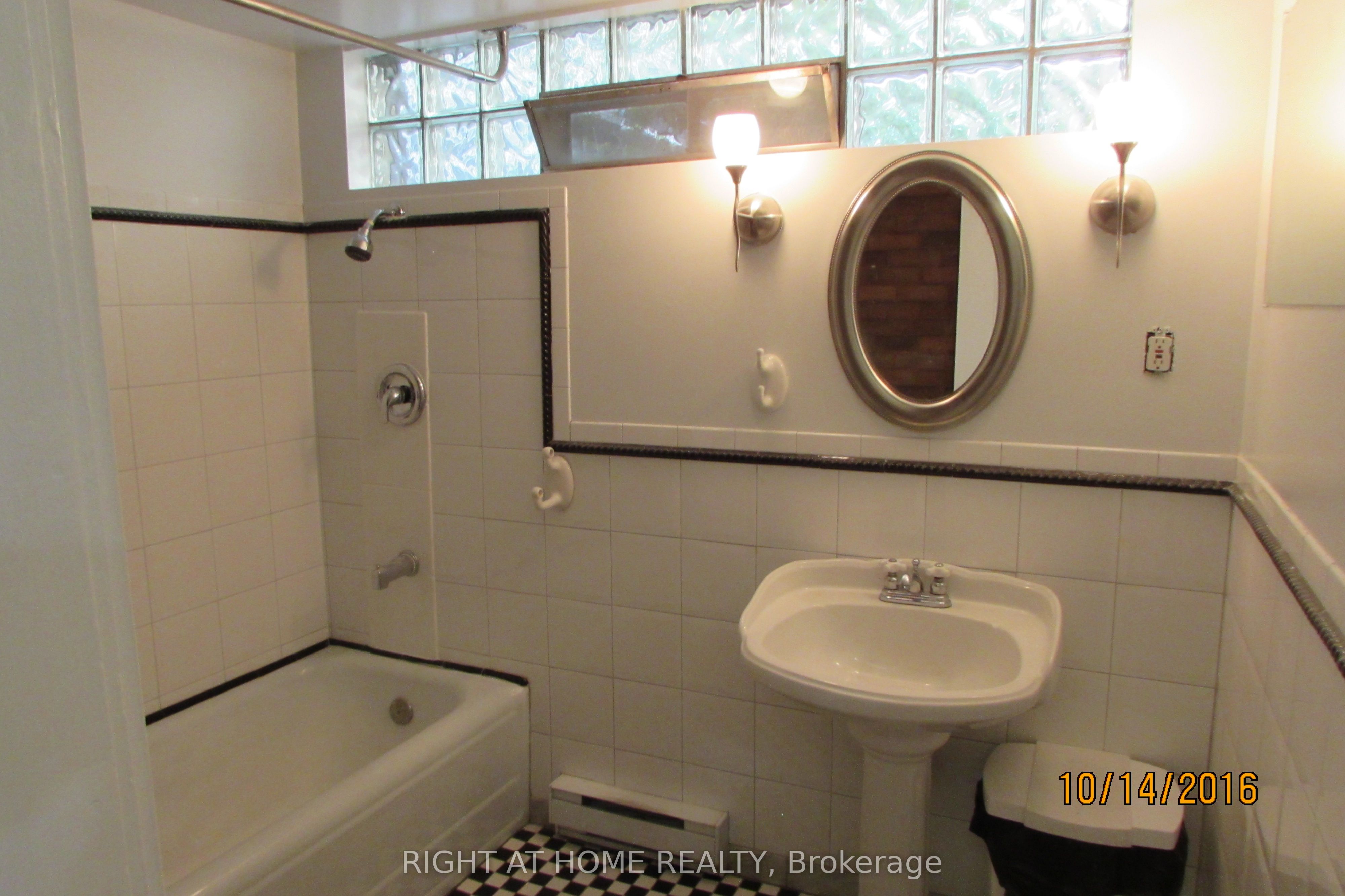 #2a - 220 Lyon Street Property Photo 8