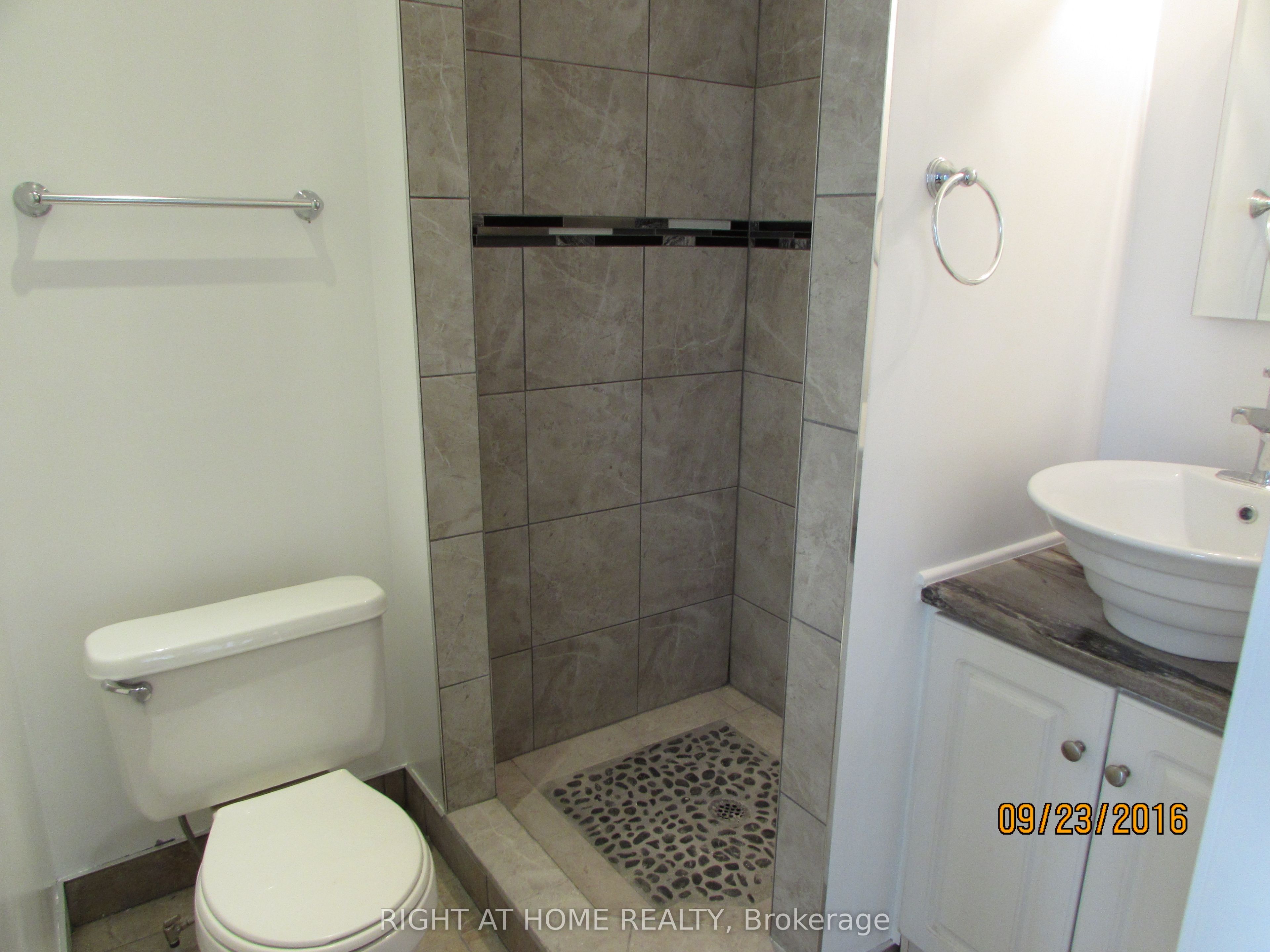 220 Lyon St N Property Photo 8