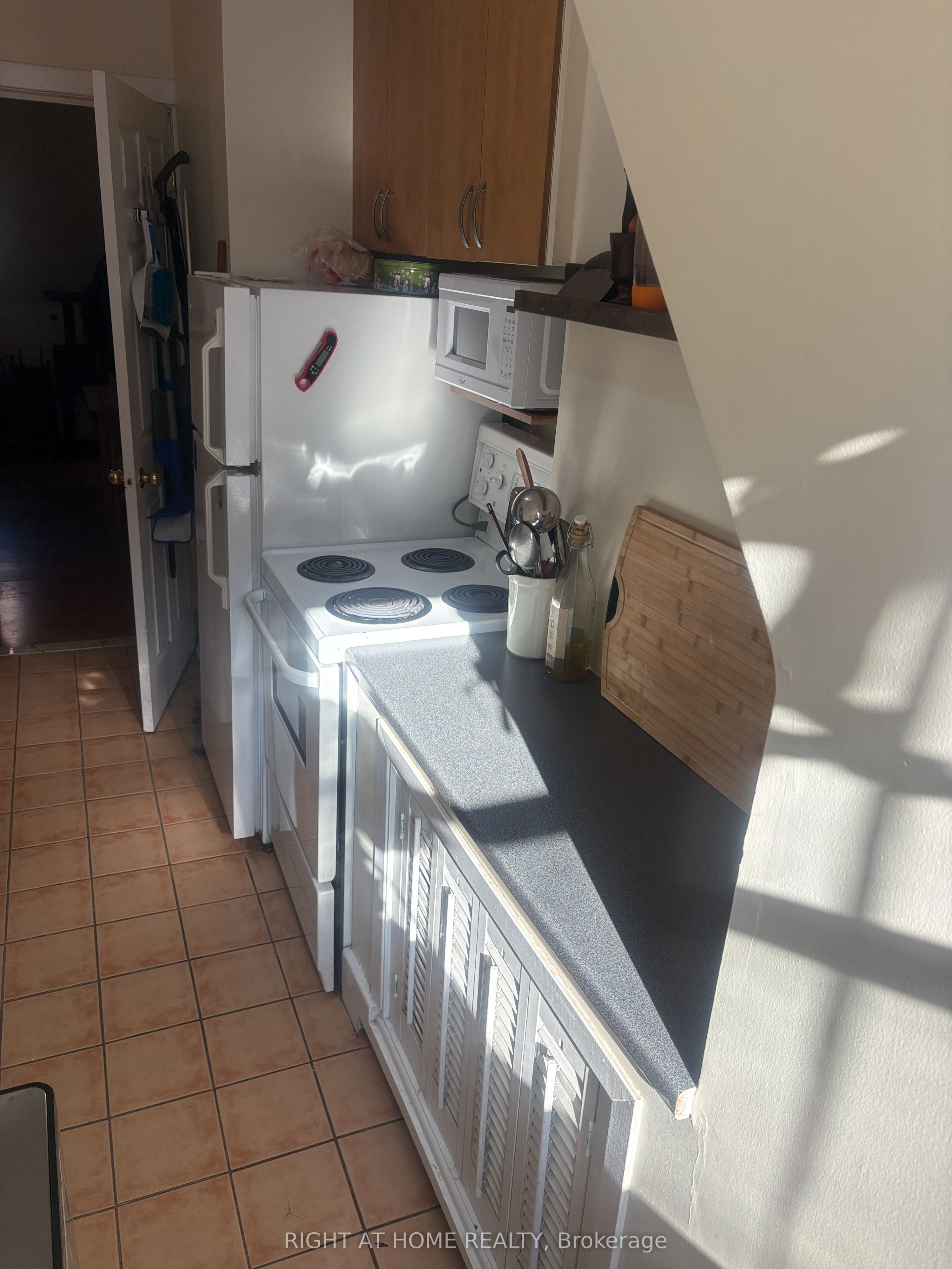 #2a - 220 Lyon Street Property Photo 10