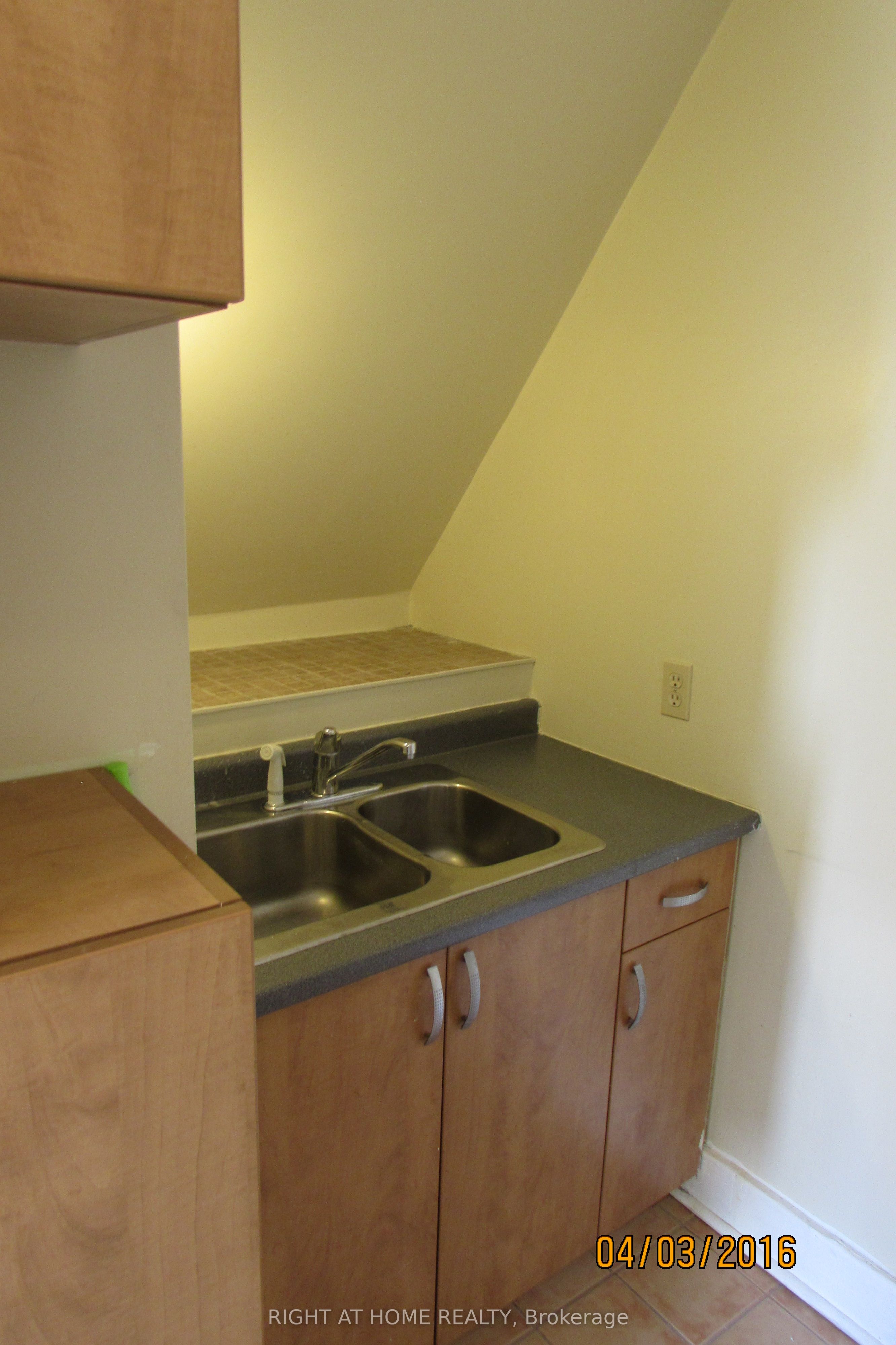 #2a - 220 Lyon Street Property Photo 11