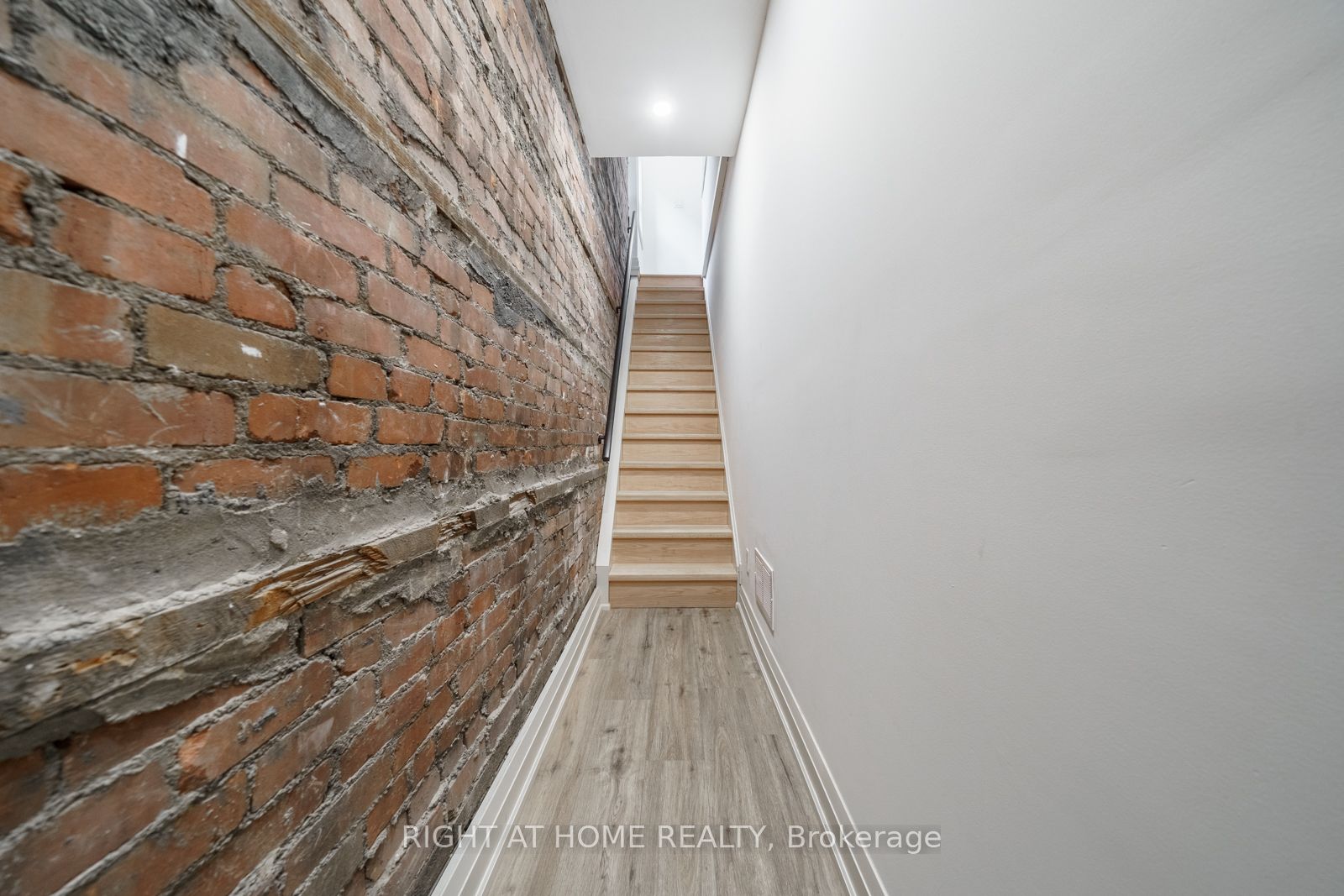 105 Aikman Avenue Property Photo 2