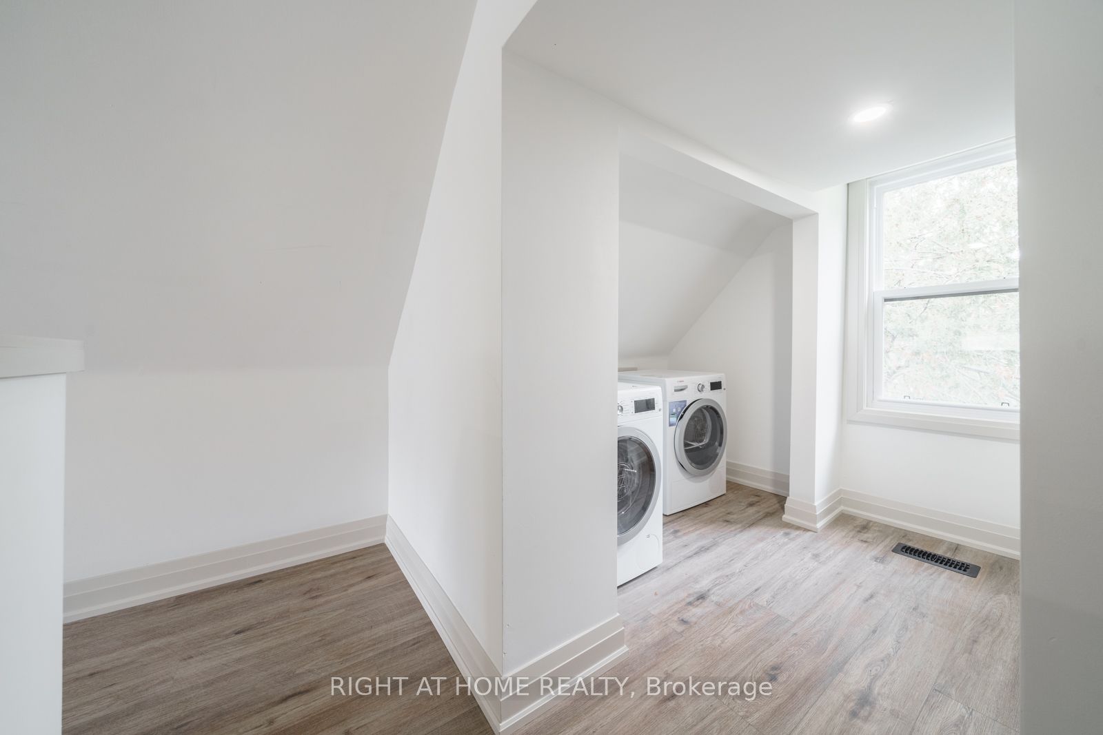 105 Aikman Avenue Property Photo 14