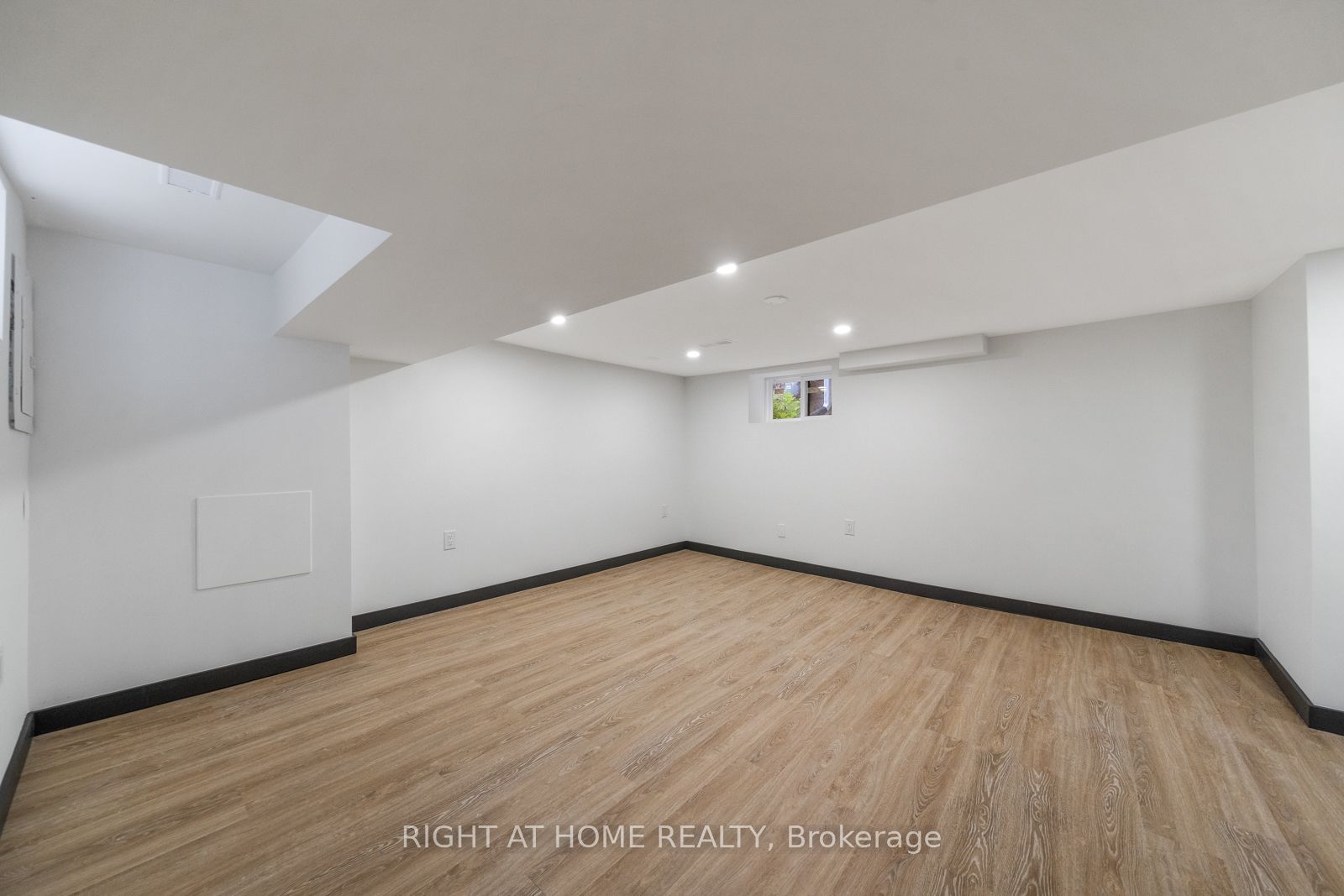 105 Aikman Avenue Property Photo 33