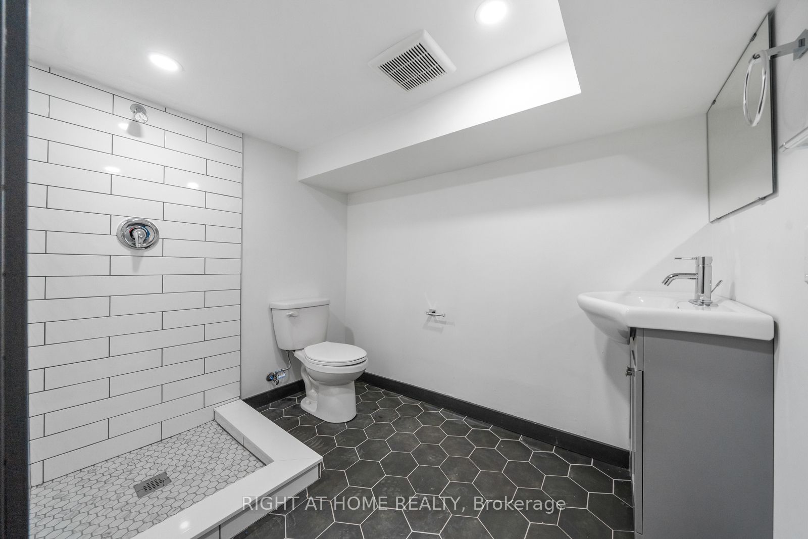 105 Aikman Avenue Property Photo 36