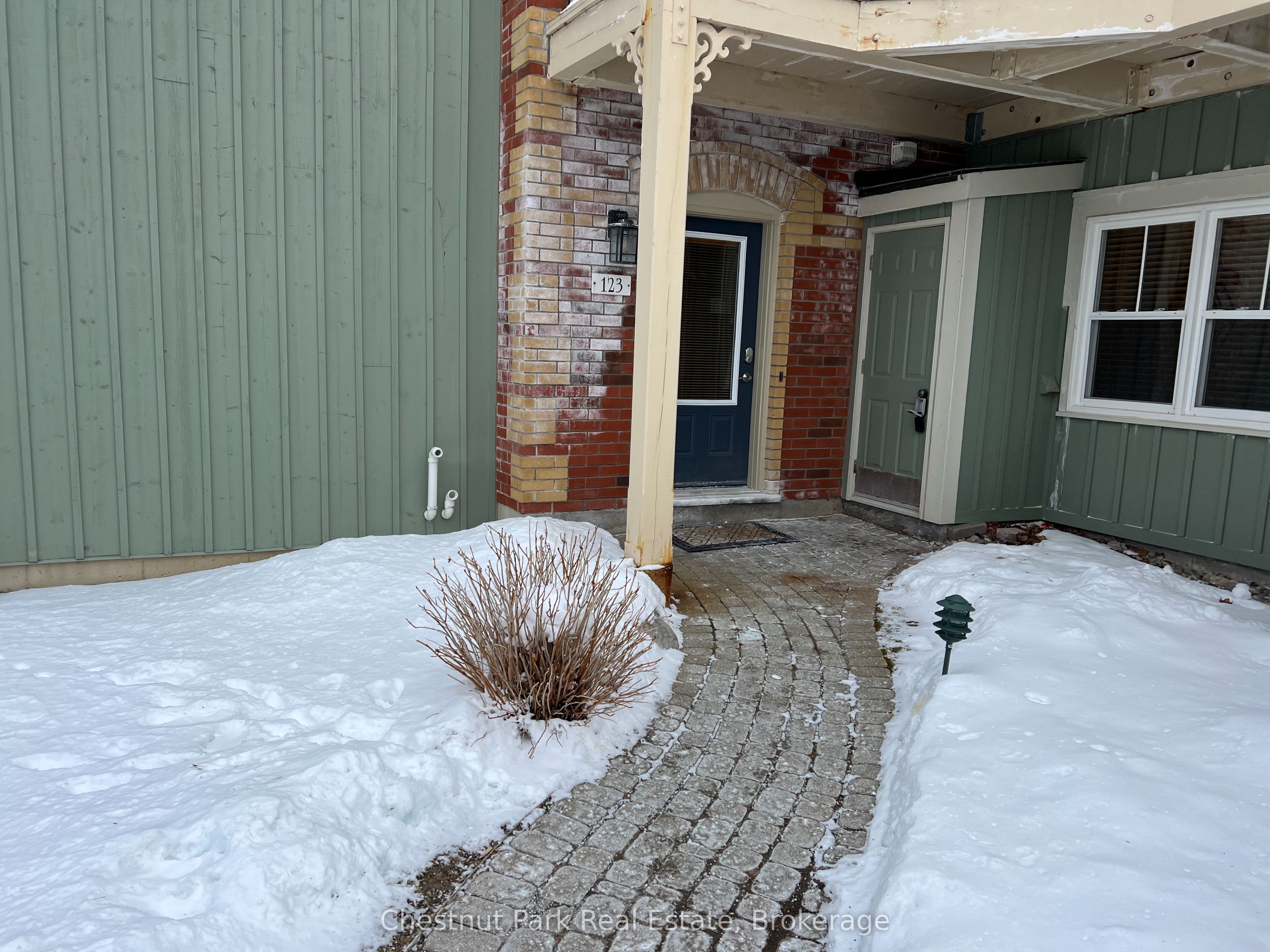 #123 - 170 Snowbridge Way Property Photo 2