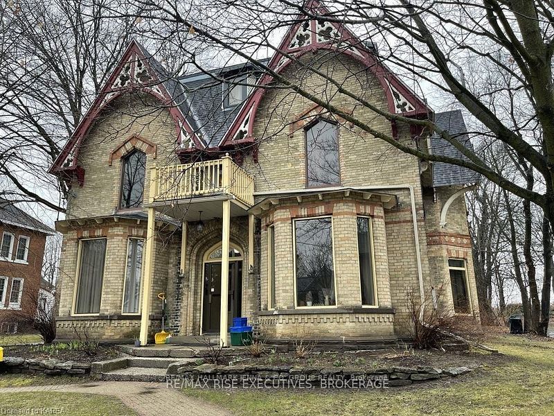 388 King St W Property Photo