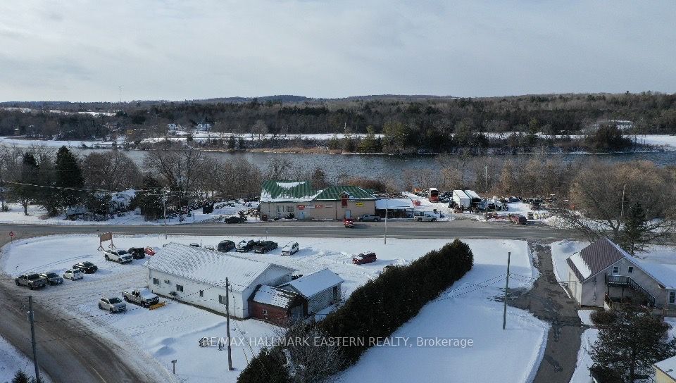 1450 7th Line Property Photo 4