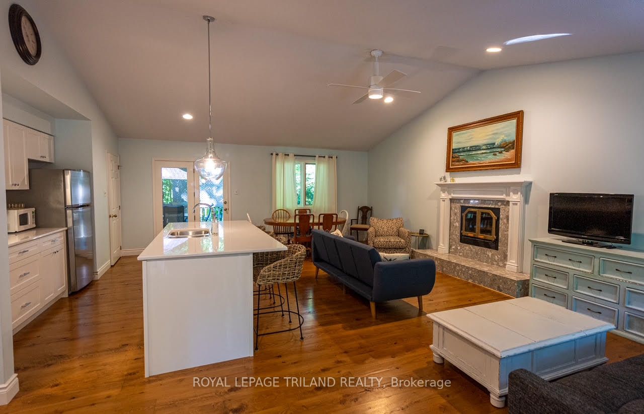 10262 Oakburn Court Property Photo 8