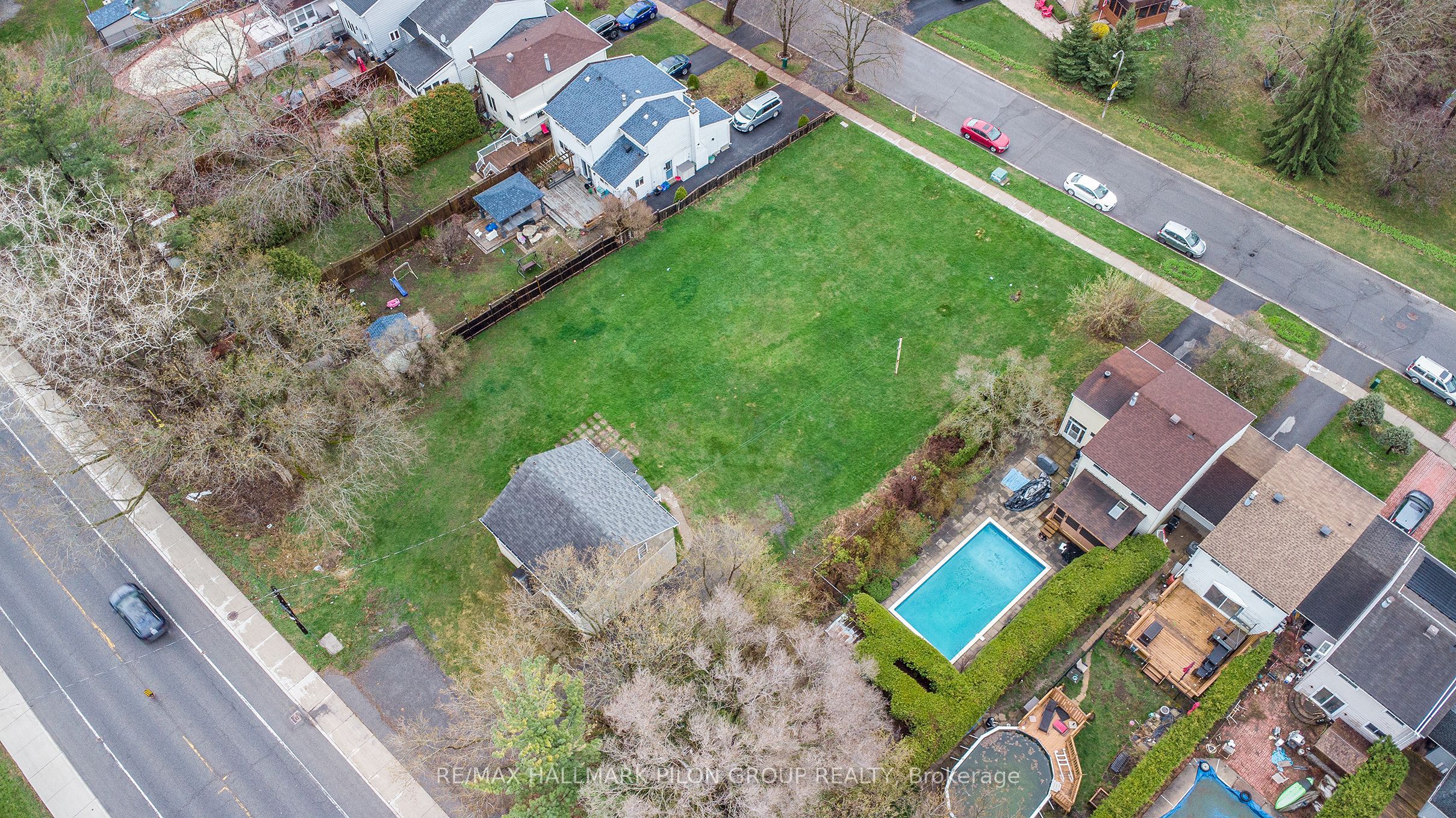 2446 Innes Road Property Photo 12